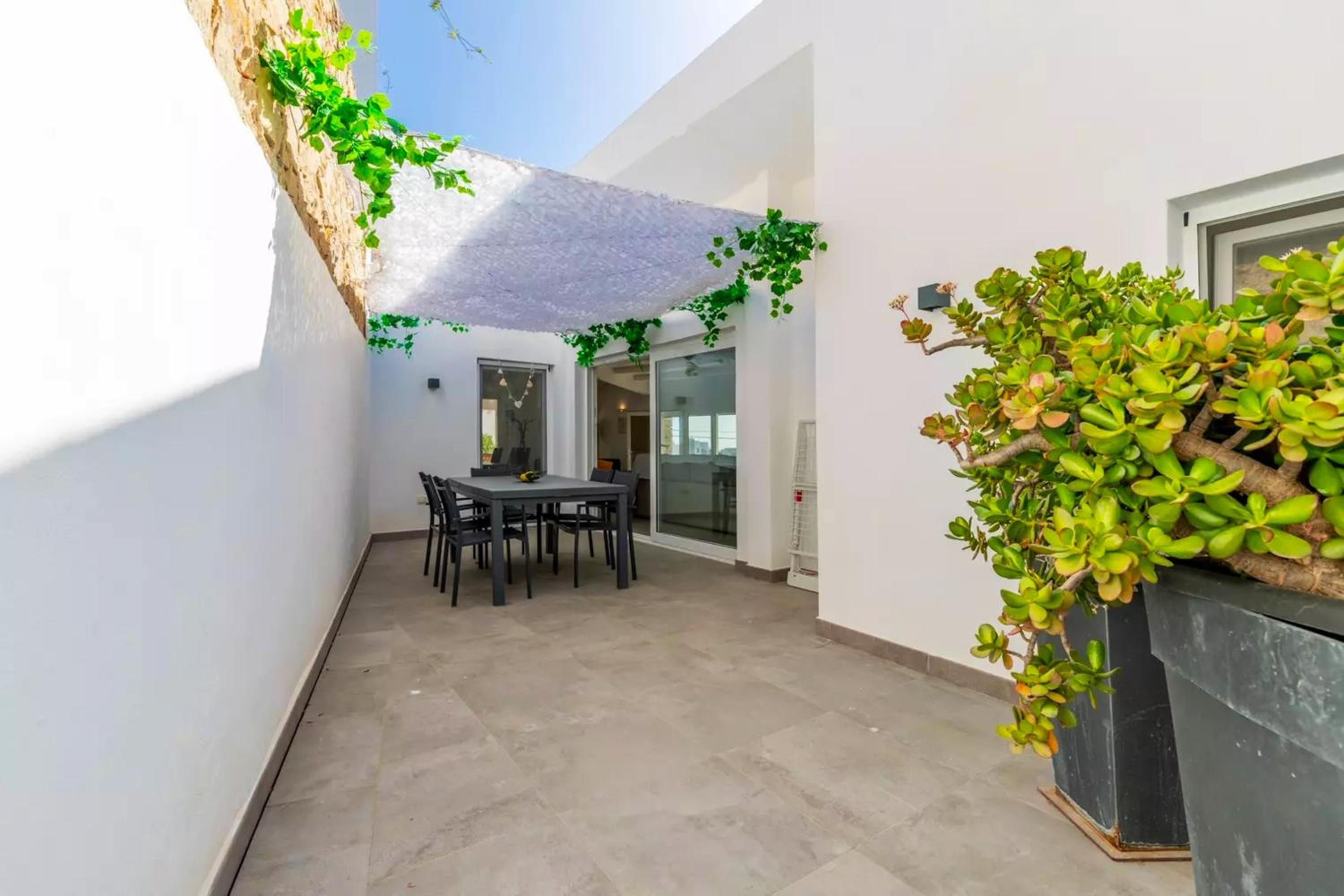 Mediterranean villa in Calpe with private pool.