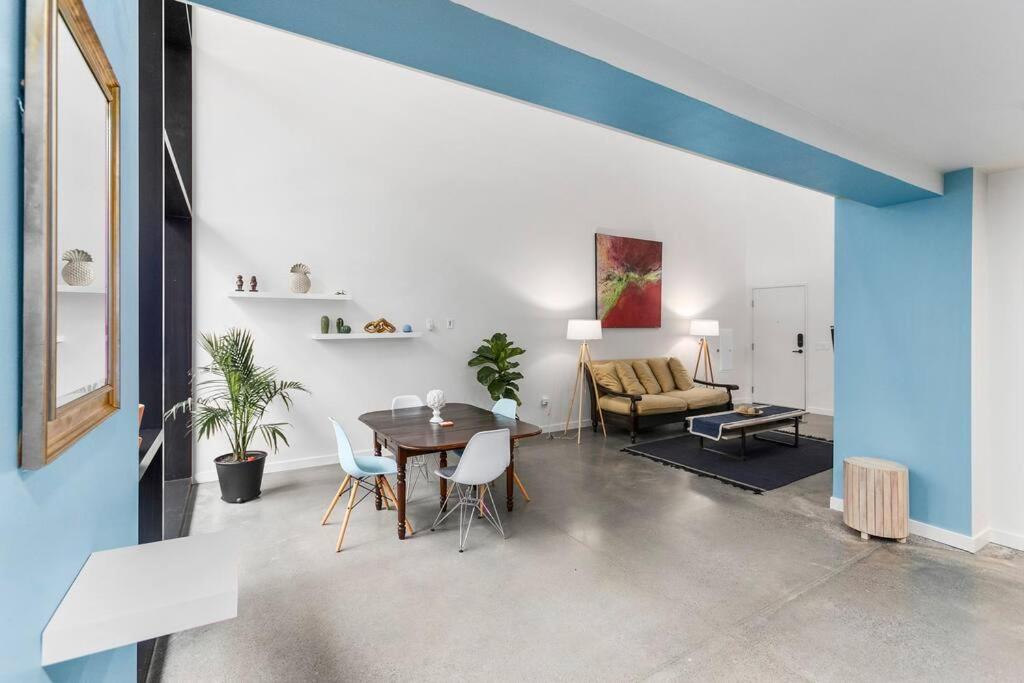 Open Loft in Redmond Core - 92 Walkscore! view 4