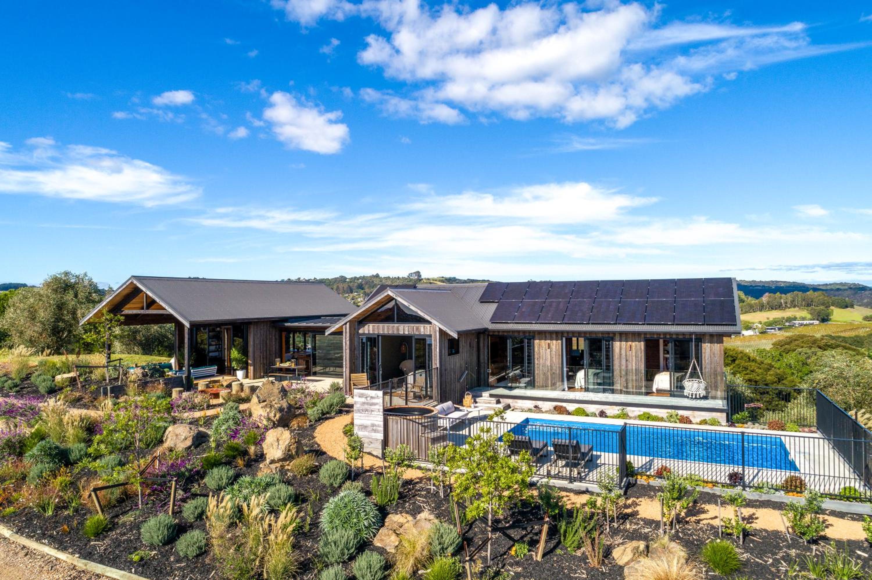 Obsidian View Lodge - Stay Waiheke view 2