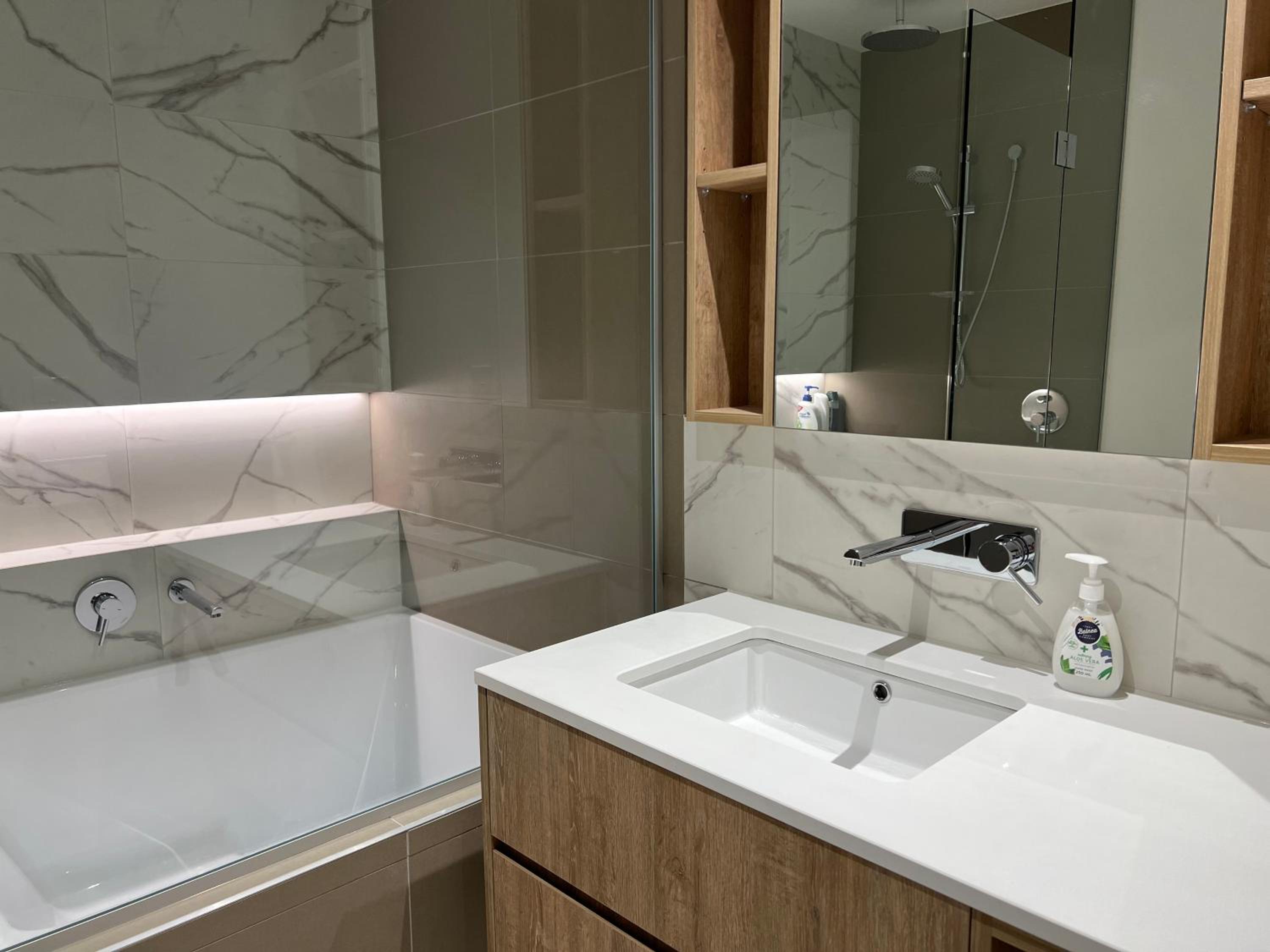 WSP 3B2B apartment in CBD with free parking