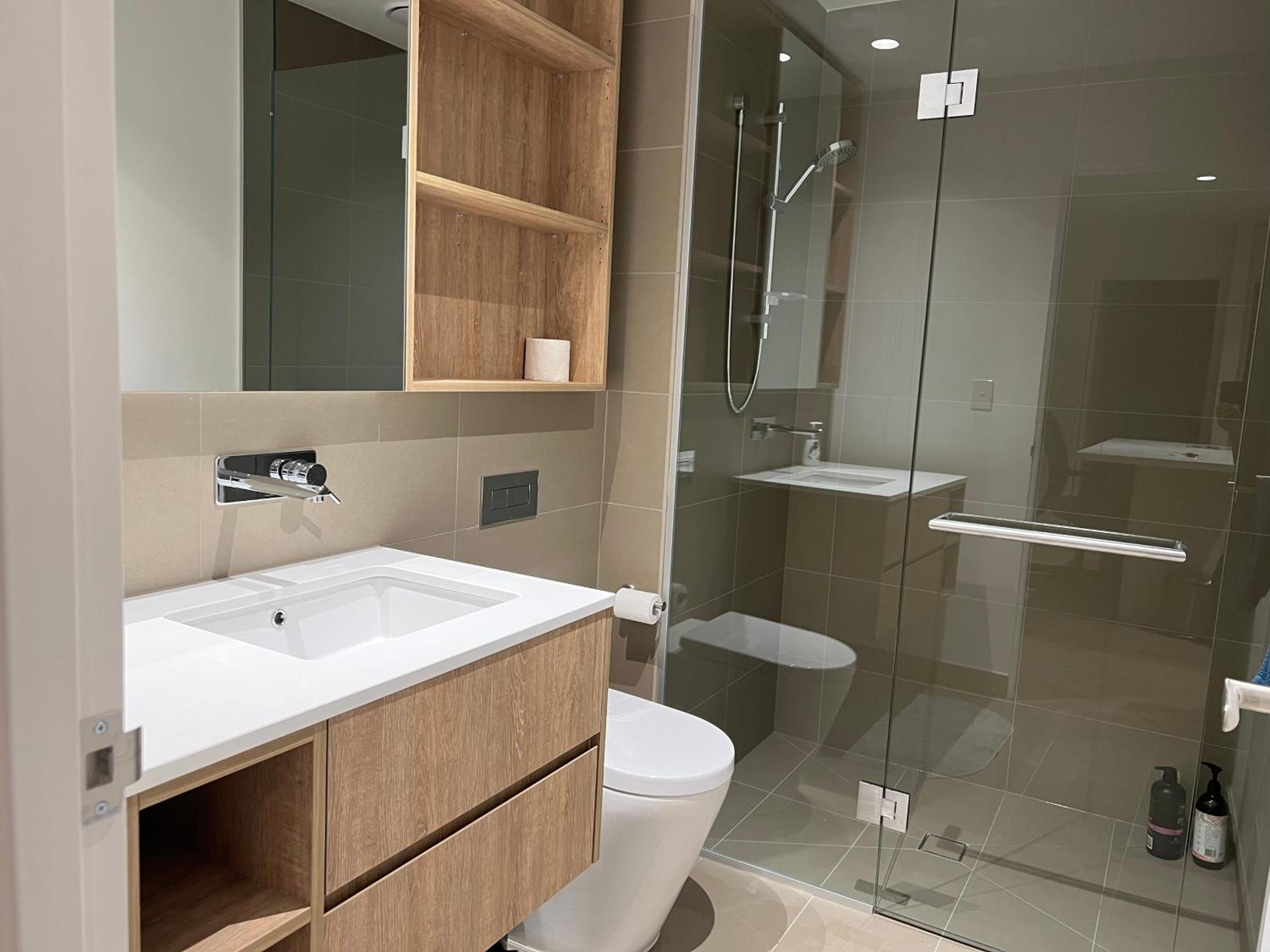 WSP 3B2B apartment in CBD with free parking
