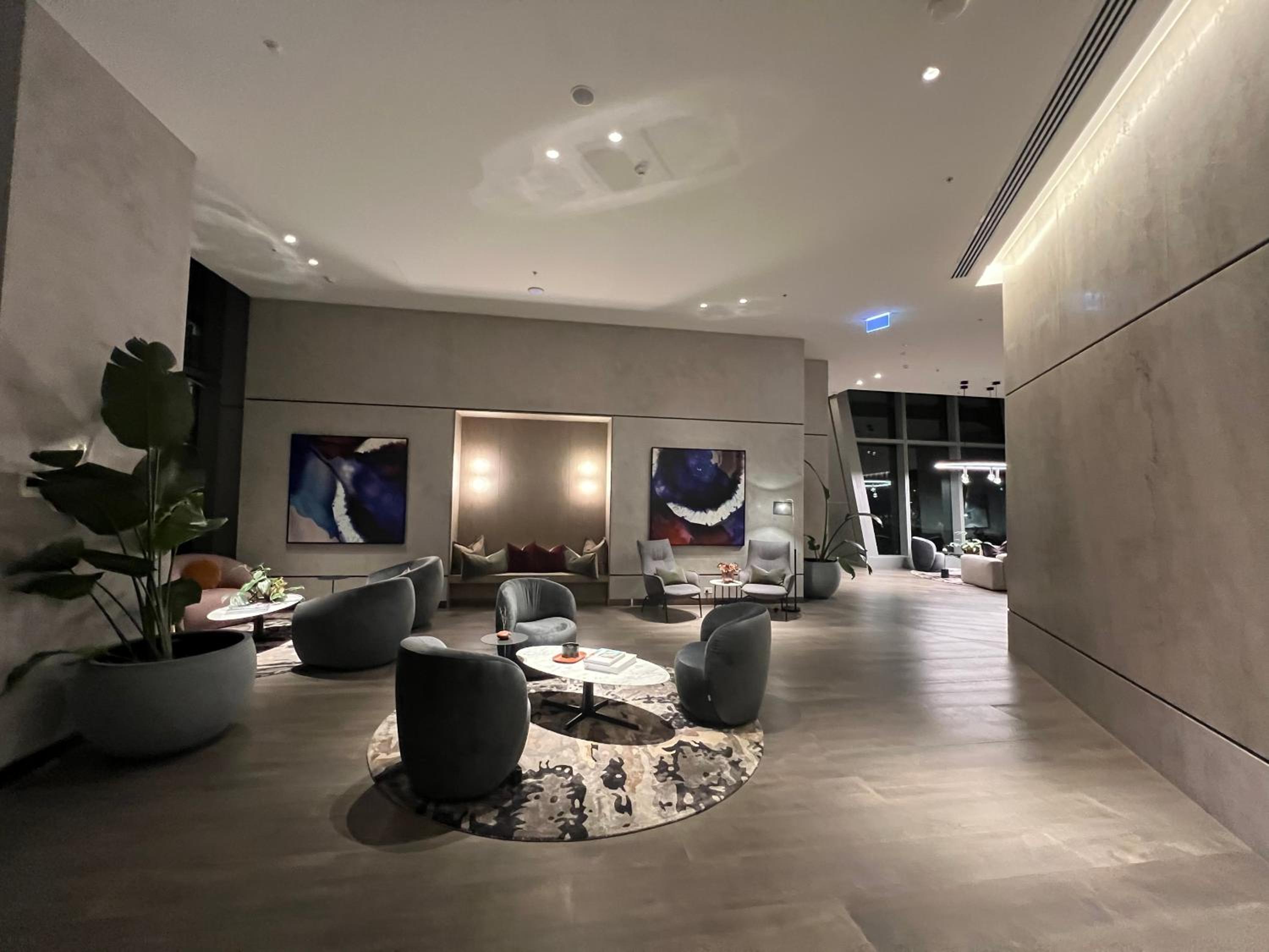 WSP 3B2B apartment in CBD with free parking