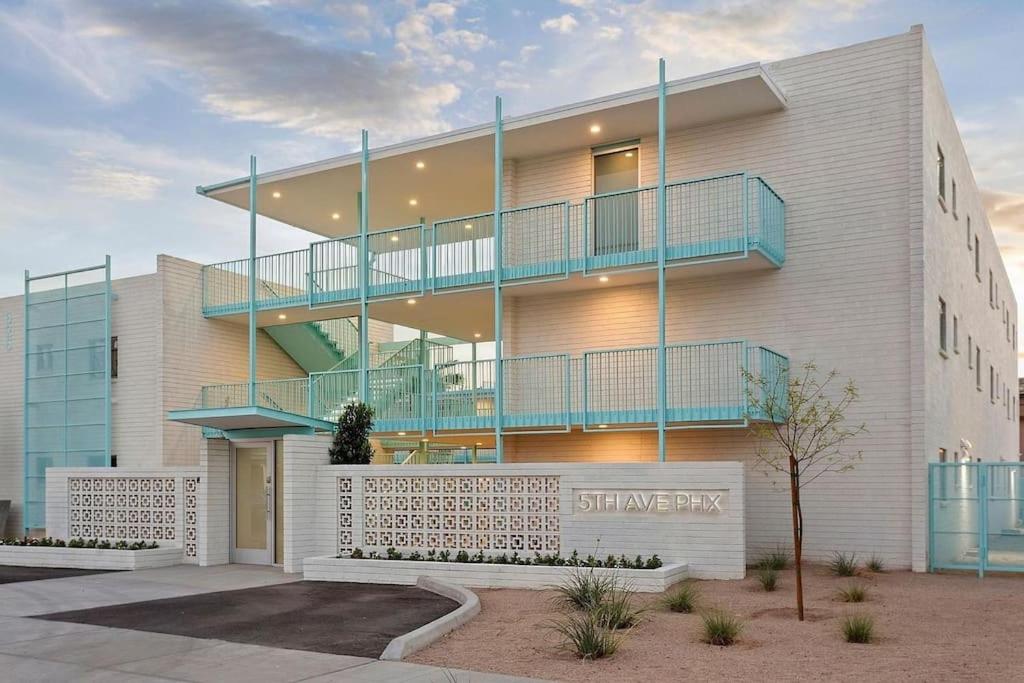 Walkable DTPH Studio w/ Pool and Parking view 4