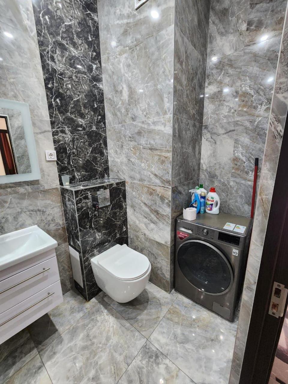 City Center, Deluxe 1Bedroom Apartment by Republic Square New Building