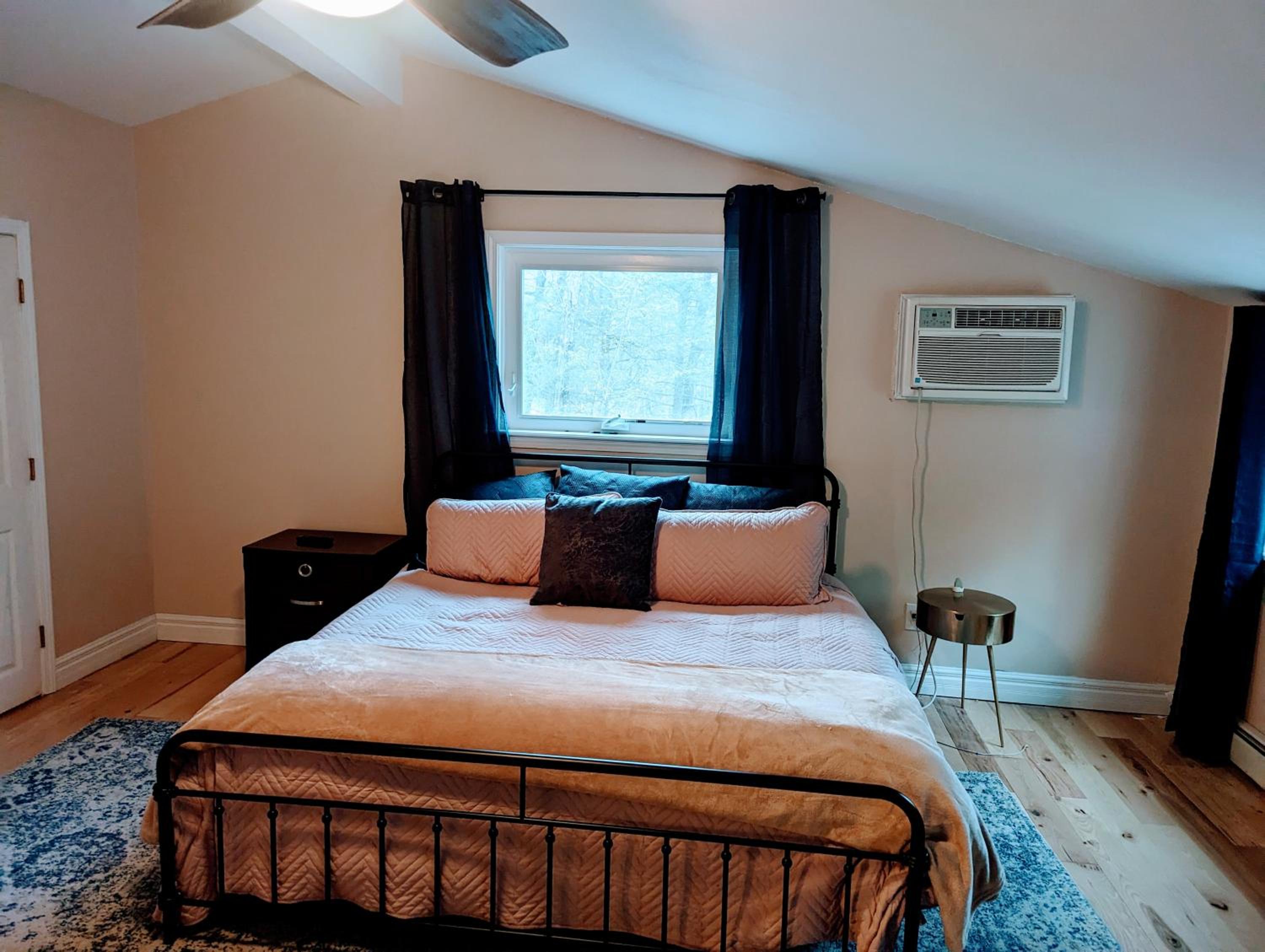 Spacious Pawtuckaway Getaway