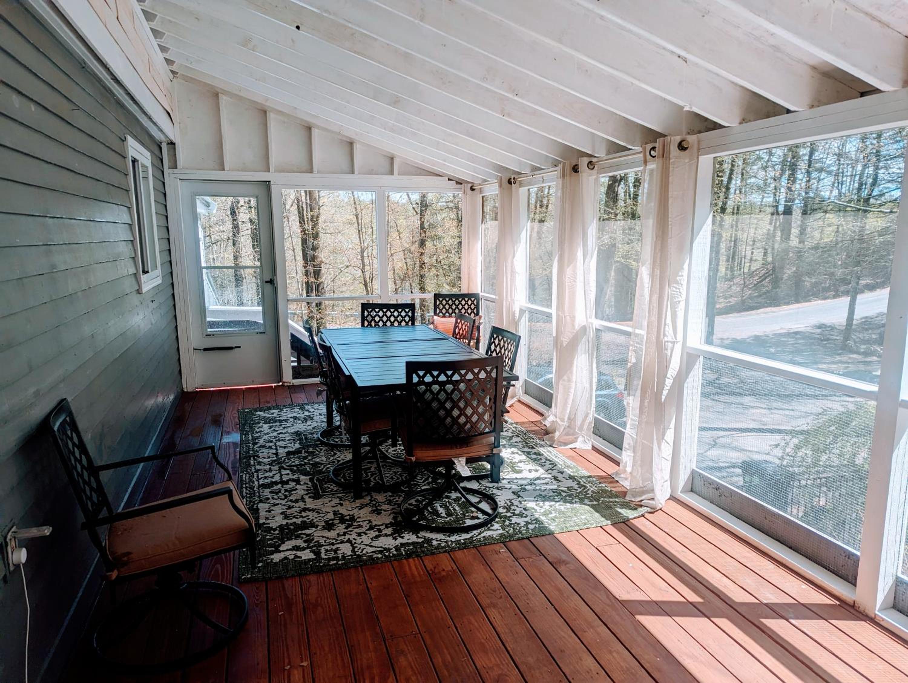 Spacious Pawtuckaway Getaway