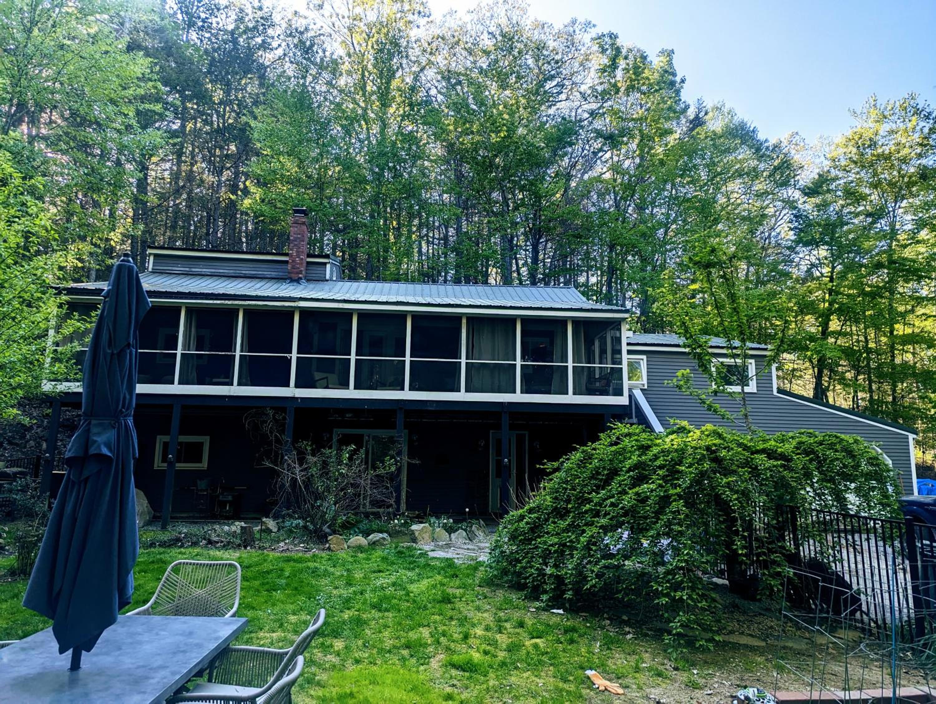 Spacious Pawtuckaway Getaway