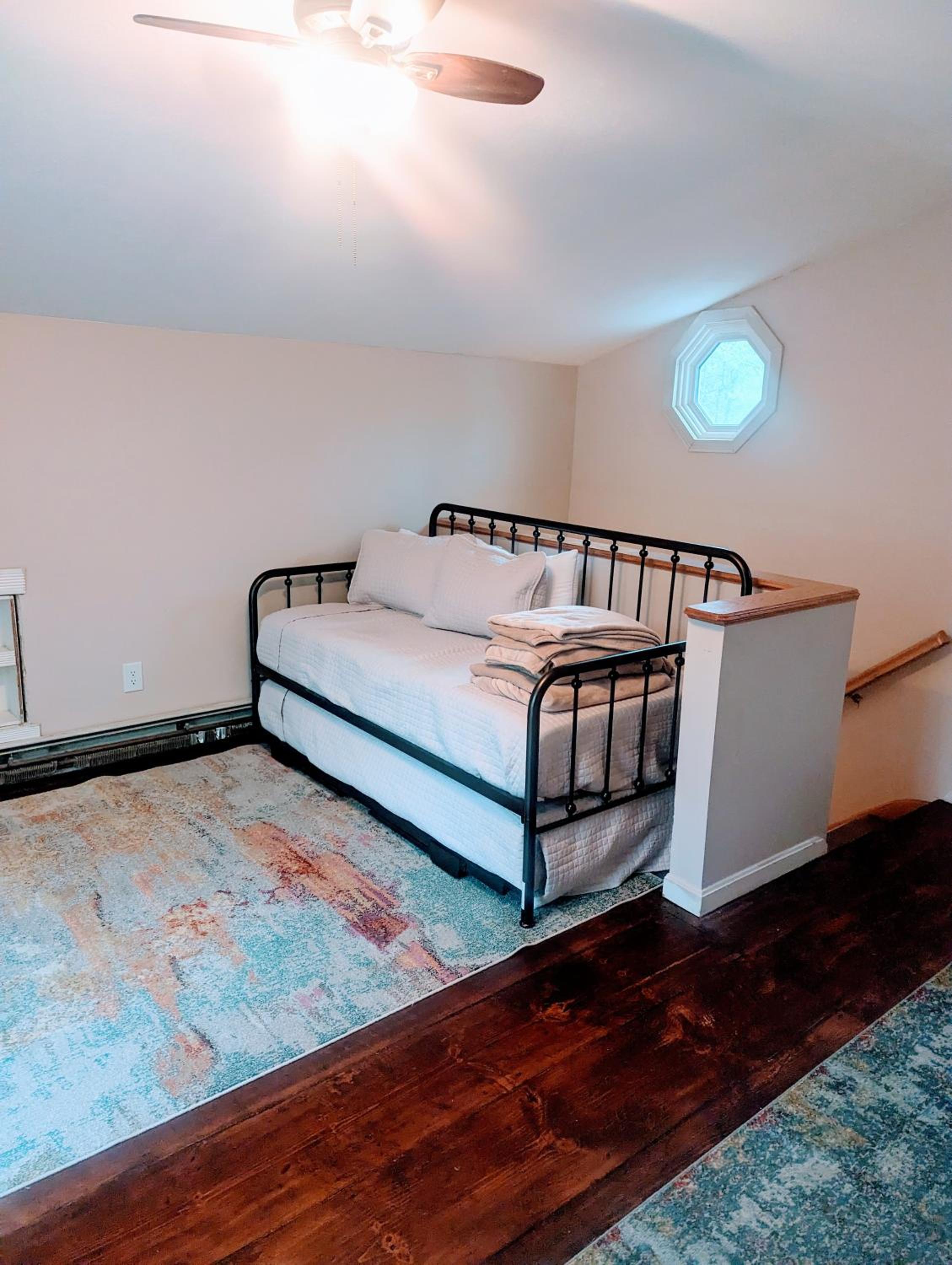 Spacious Pawtuckaway Getaway