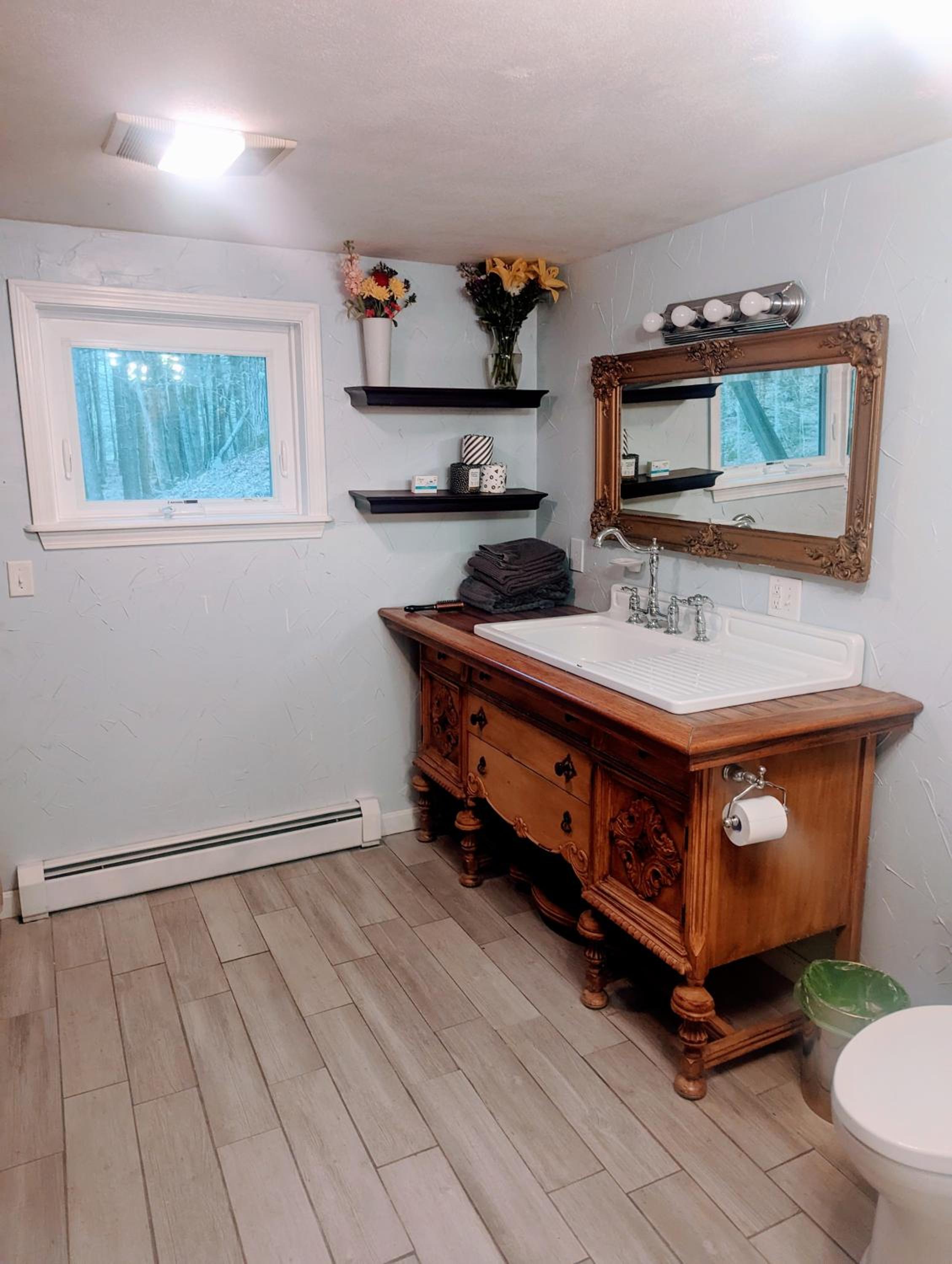 Spacious Pawtuckaway Getaway
