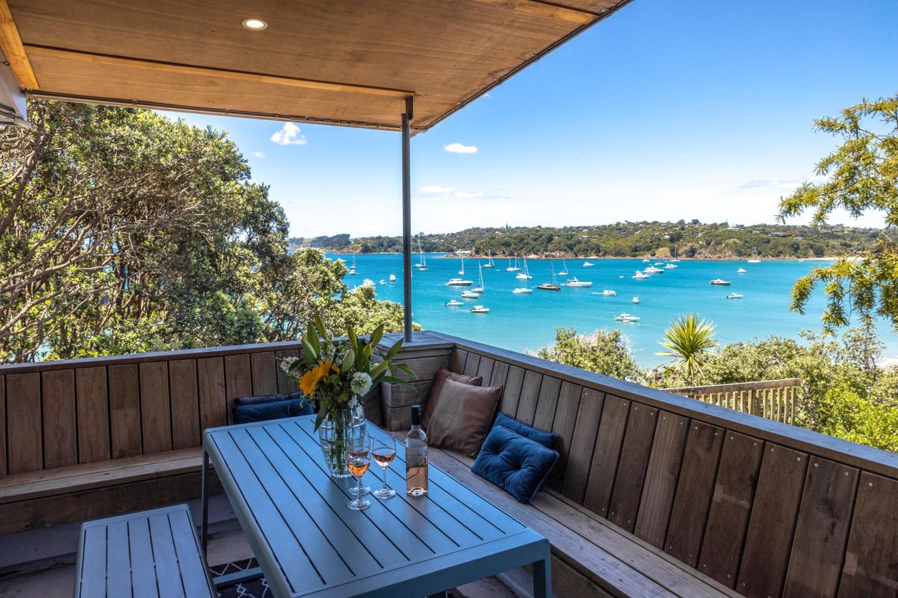 Oneroa Beach Hideaway - Stay Waiheke - main view