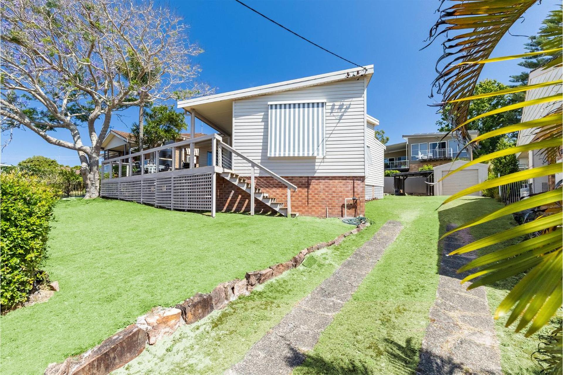 Dukes , 31 Gloucester St - spectacular water views and the added comfort of air conditioning and Wi-Fi
