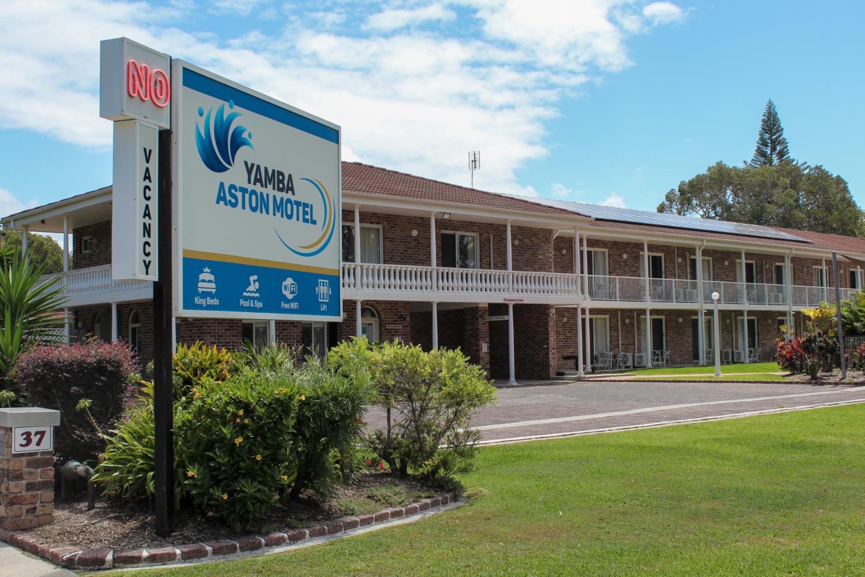 Hotel Aston Motel Yamba - Image 1