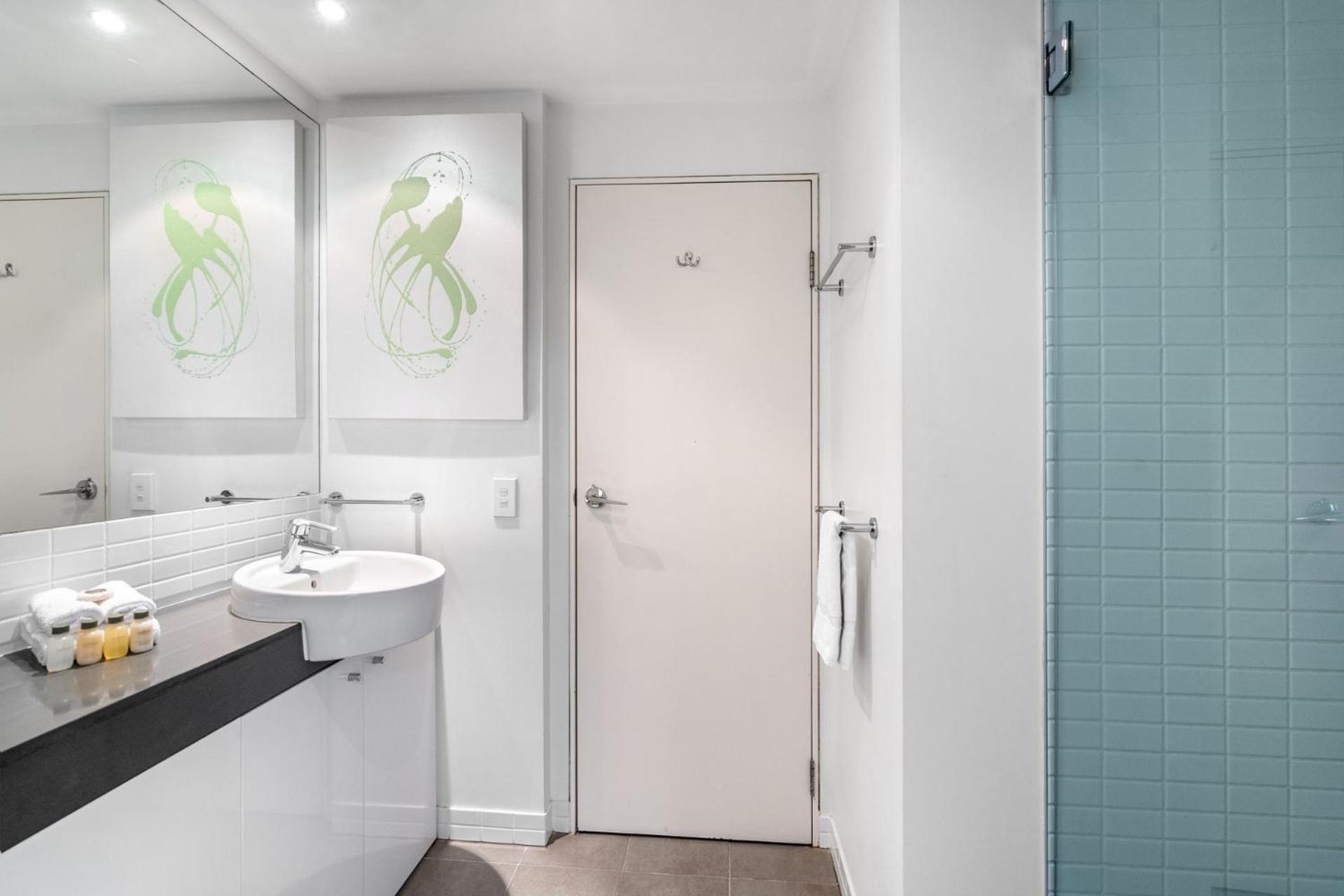 Belle Escapes 703 Harbour Lights Cairns Apartment with water views