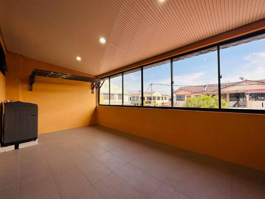 Ipoh Simple Comfortable Family 3R2B 7-9pax SY20 photo 5