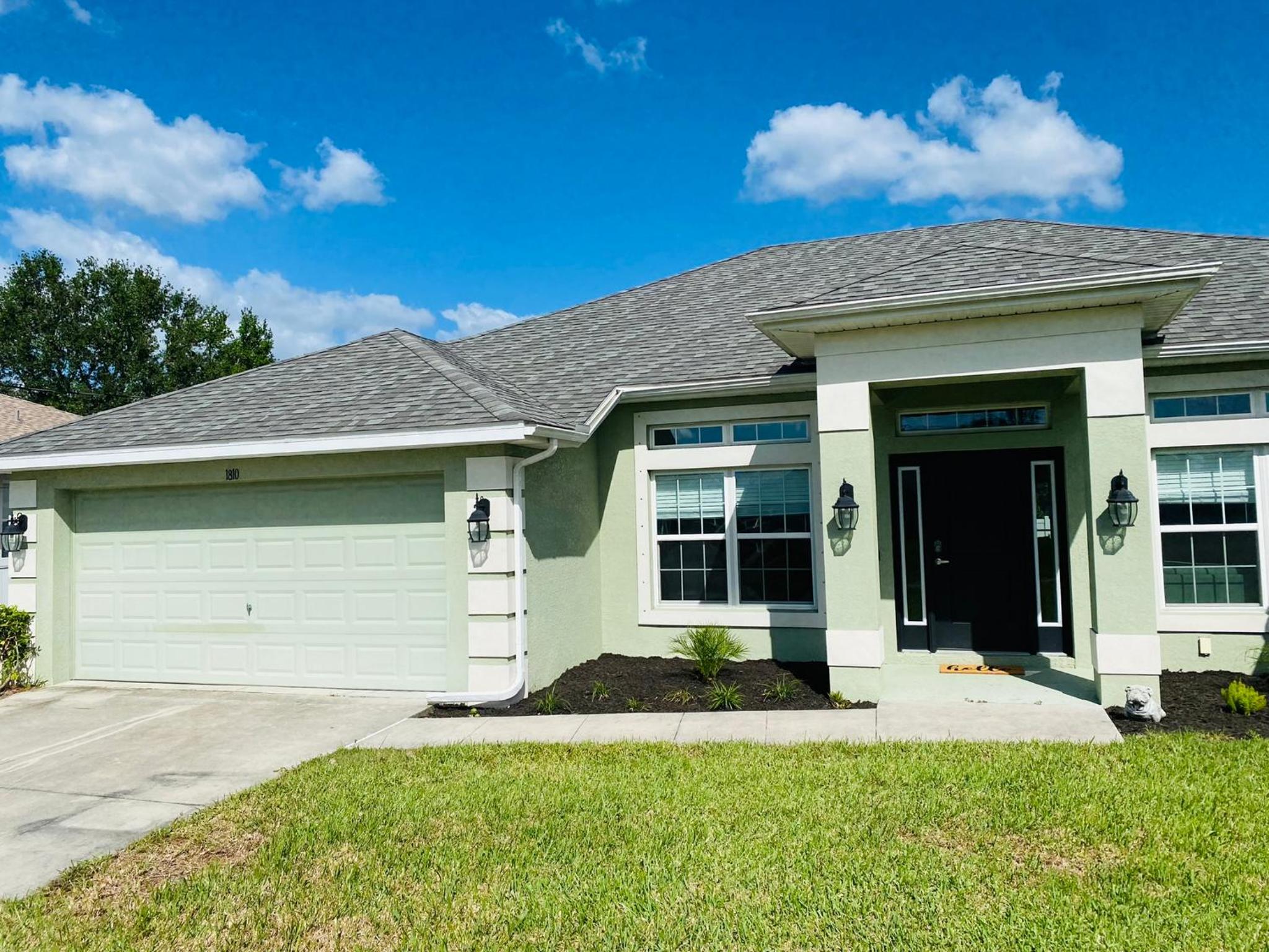 Gone Coastal! Large Heated pool home 30 min from beaches!