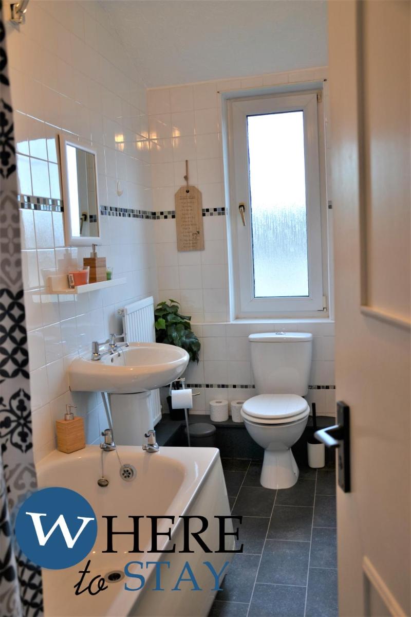 ENTIRE Cosy MODERN Flat Business Holidays view 4