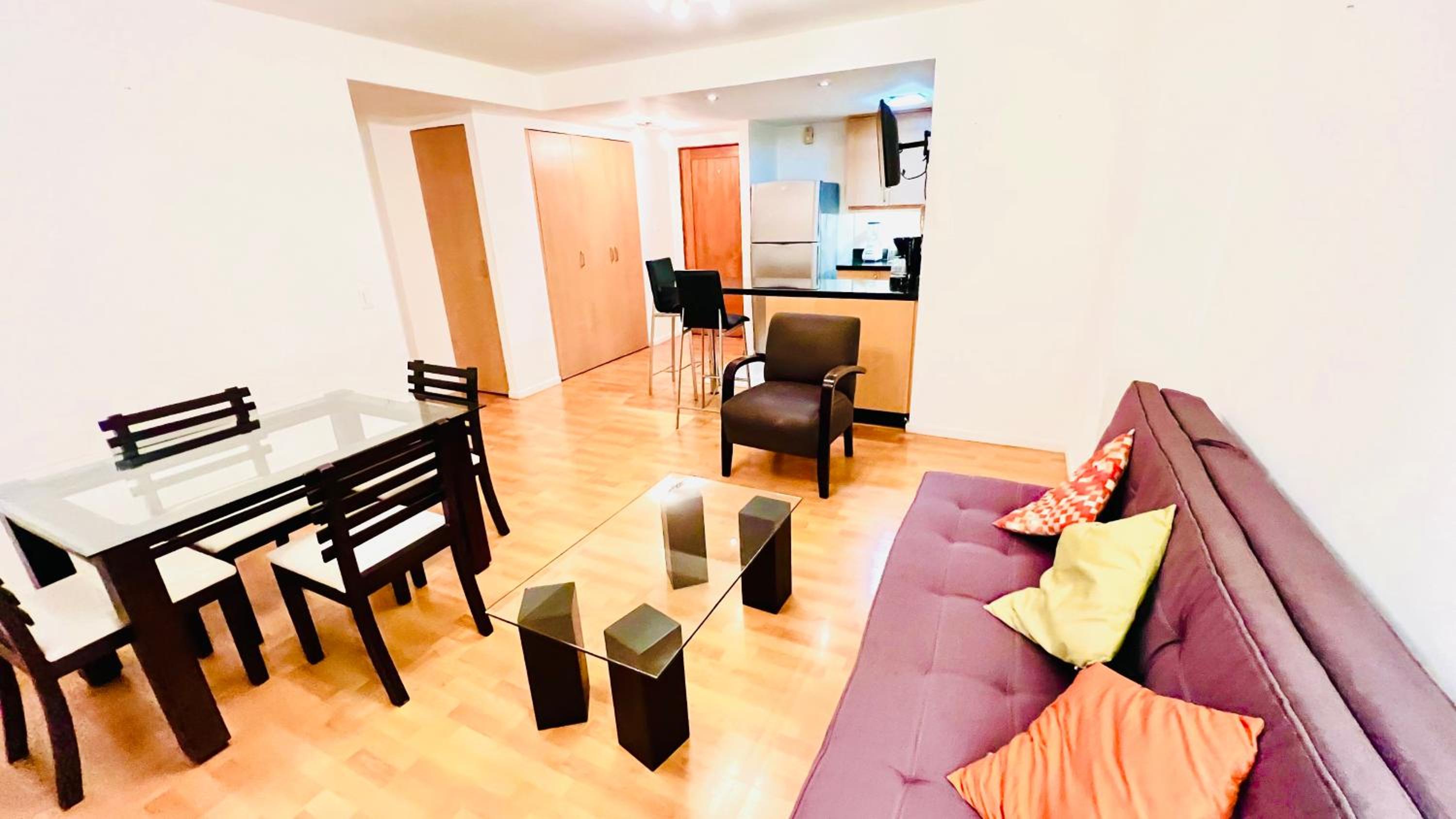 Suite frente al Quicentro Shopping vista frontal piso alto diagonal al Hotel Sheraton
