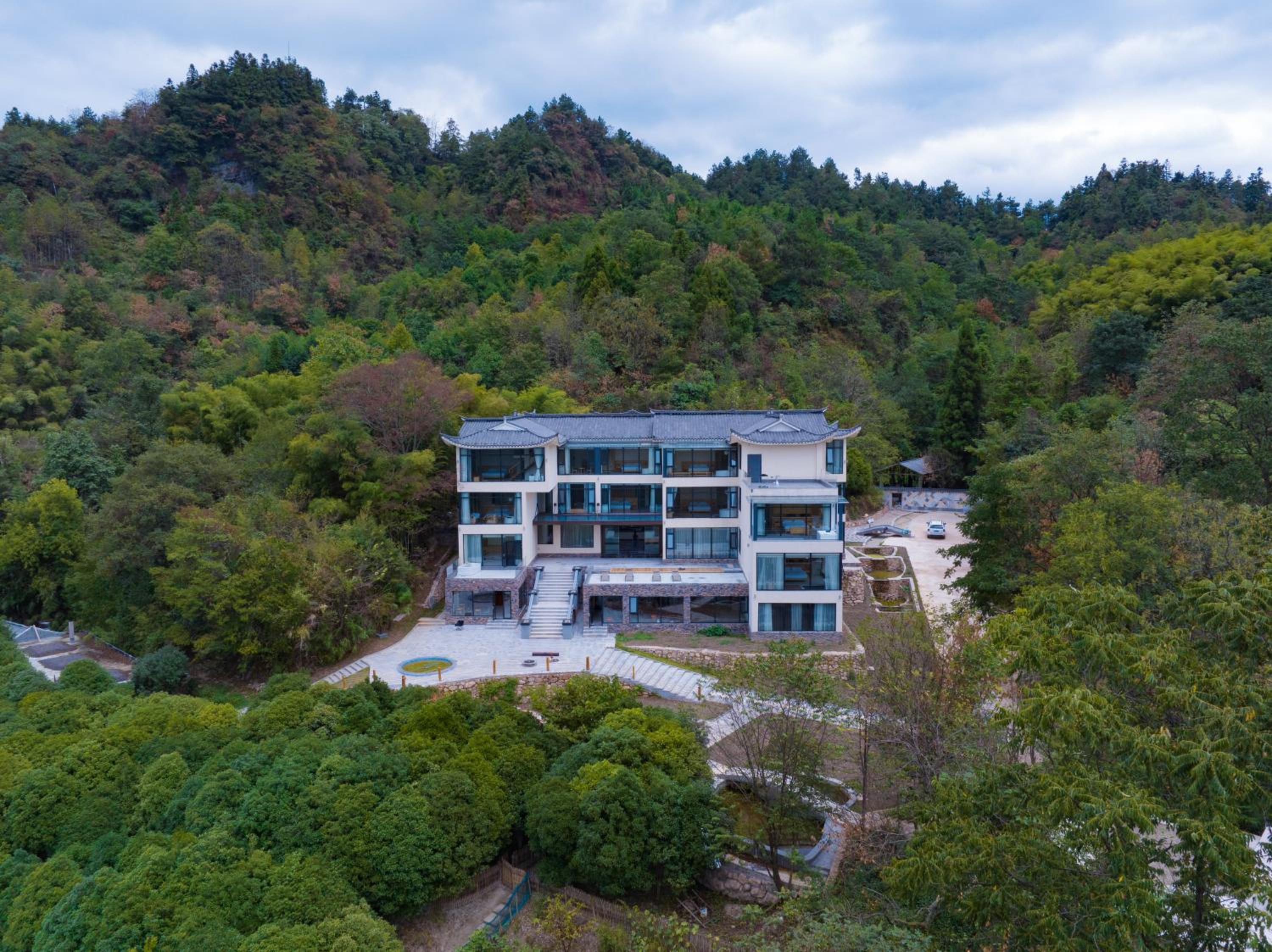 Serenity Valley - Zhangjiajie National Forest Park