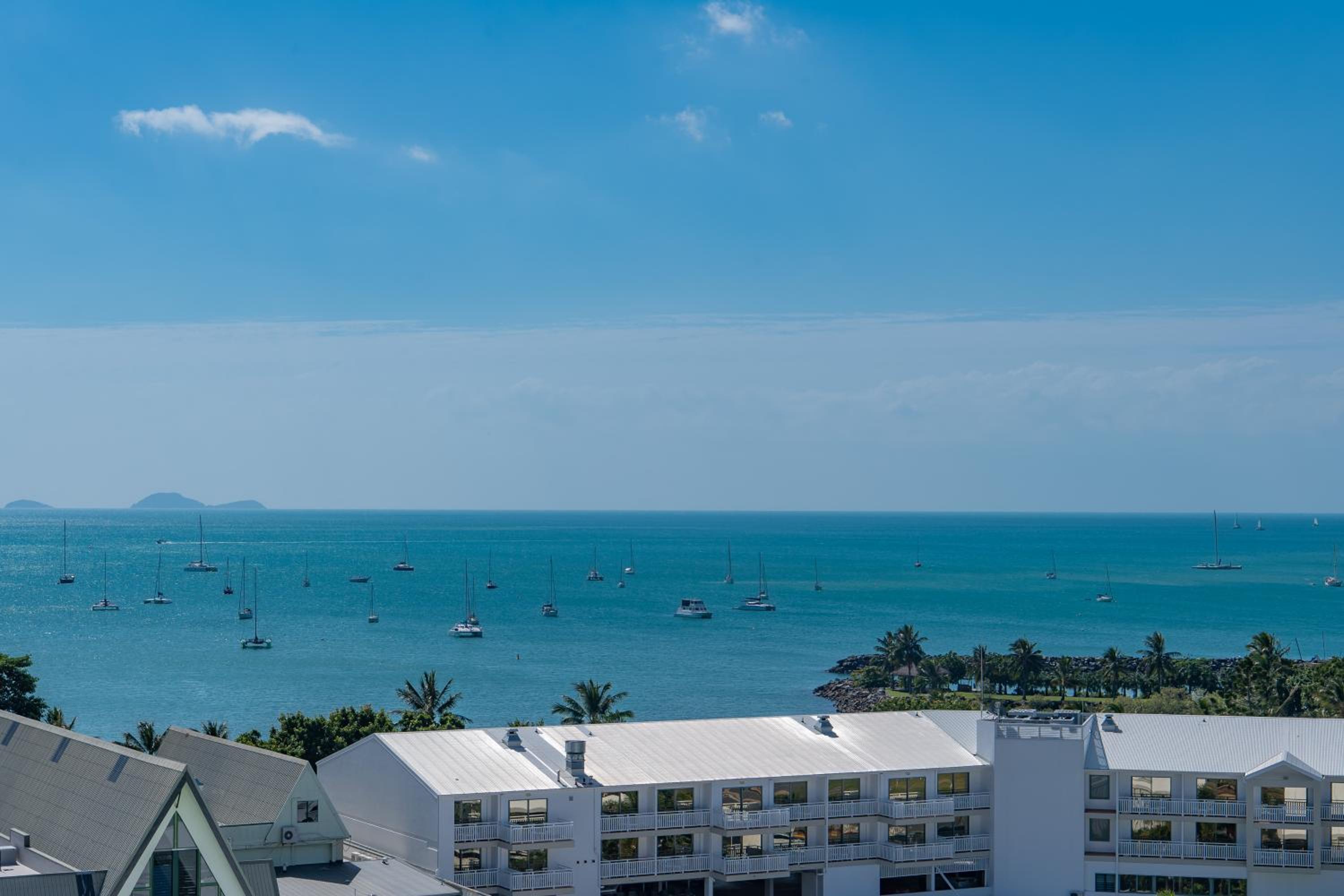 Ocean View 16A Studio Pool & Spa Wi-Fi KIDS STAY FREE