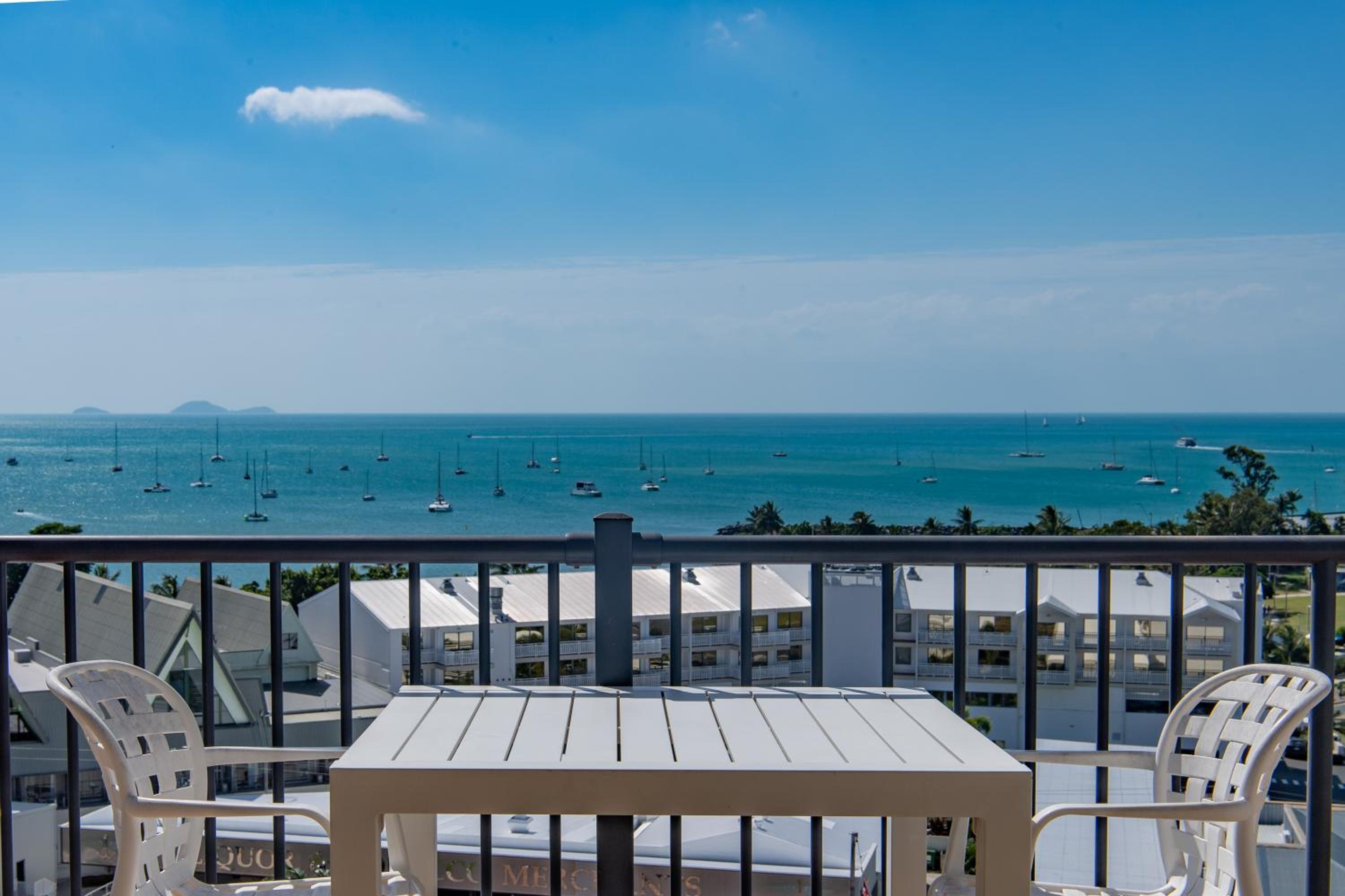 Ocean View 16A Studio Pool & Spa Wi-Fi KIDS STAY FREE