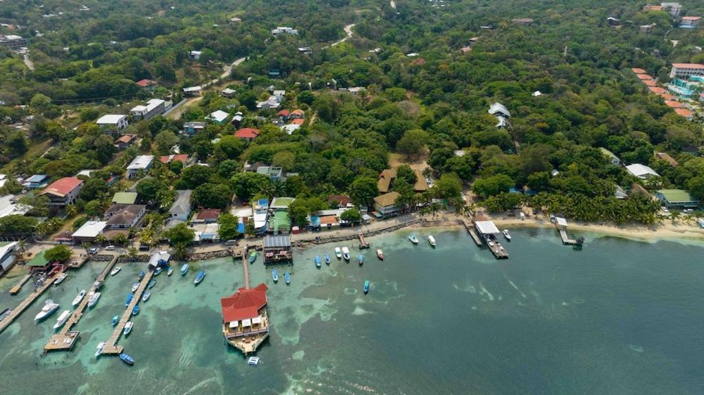 Cozy Beach Villa at The Shores 5 minutes from the beach