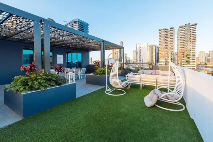 South Brisbane Epicentre - 2 Bed 2 Bath Apartment