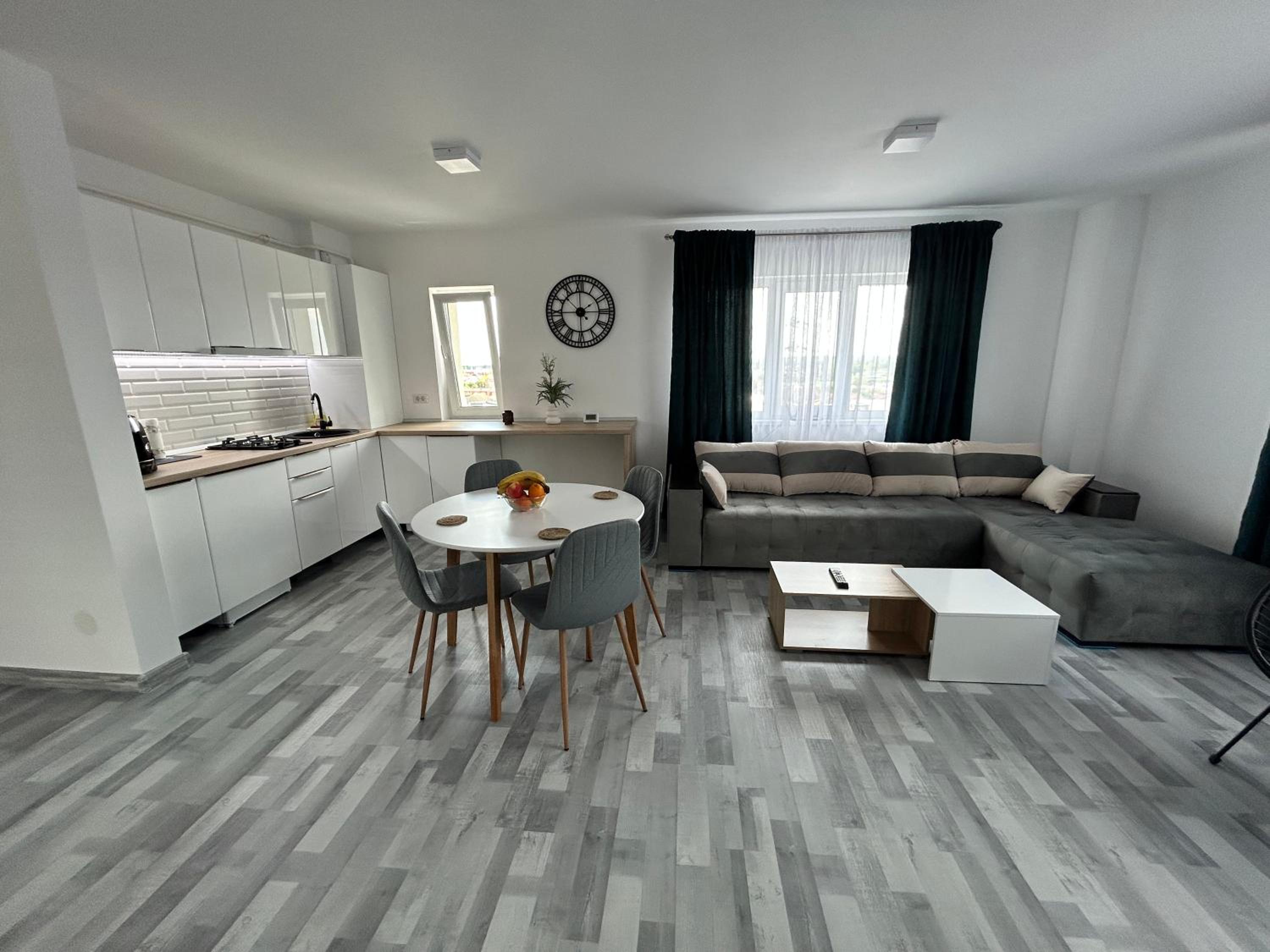 1 Mai - Luxury Park Apartments - Self Check-in - Private parking - 1 view 4