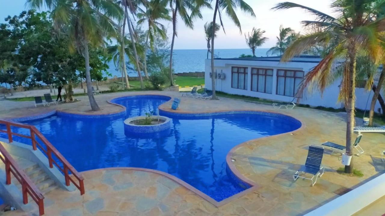Lux Suites Lamera Beachfront Apartments