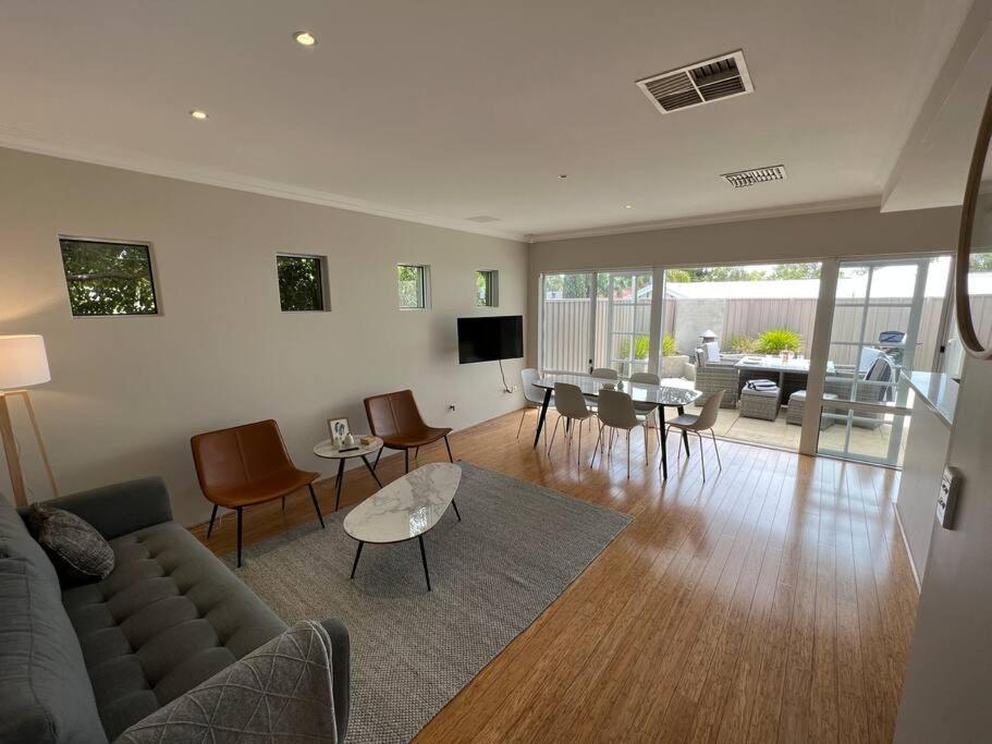 Beachy Vibes in Karrinyup