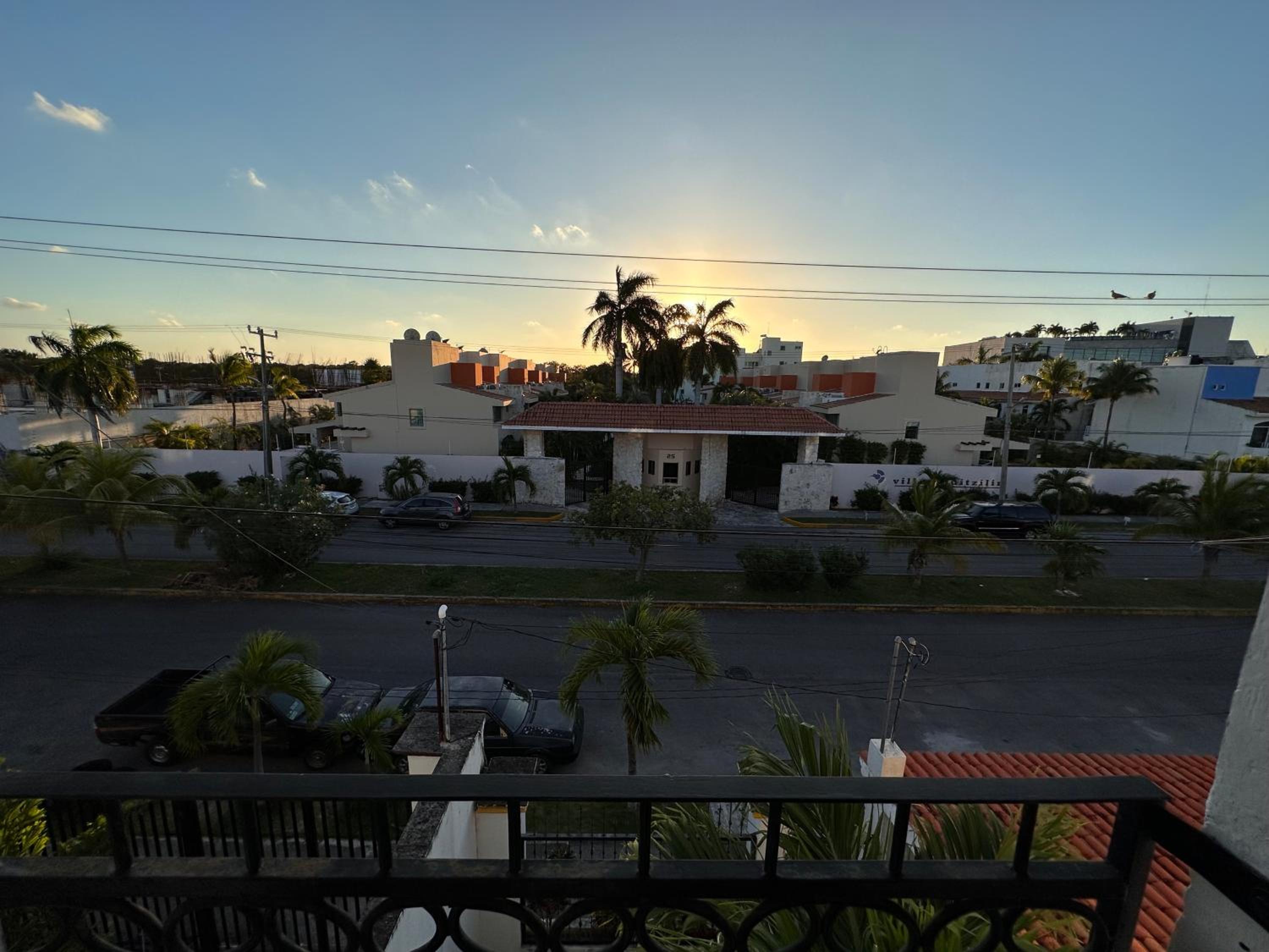 BEAUTIFUL & COZY NEAR BEACH Apartment Pool & KingSize Bed