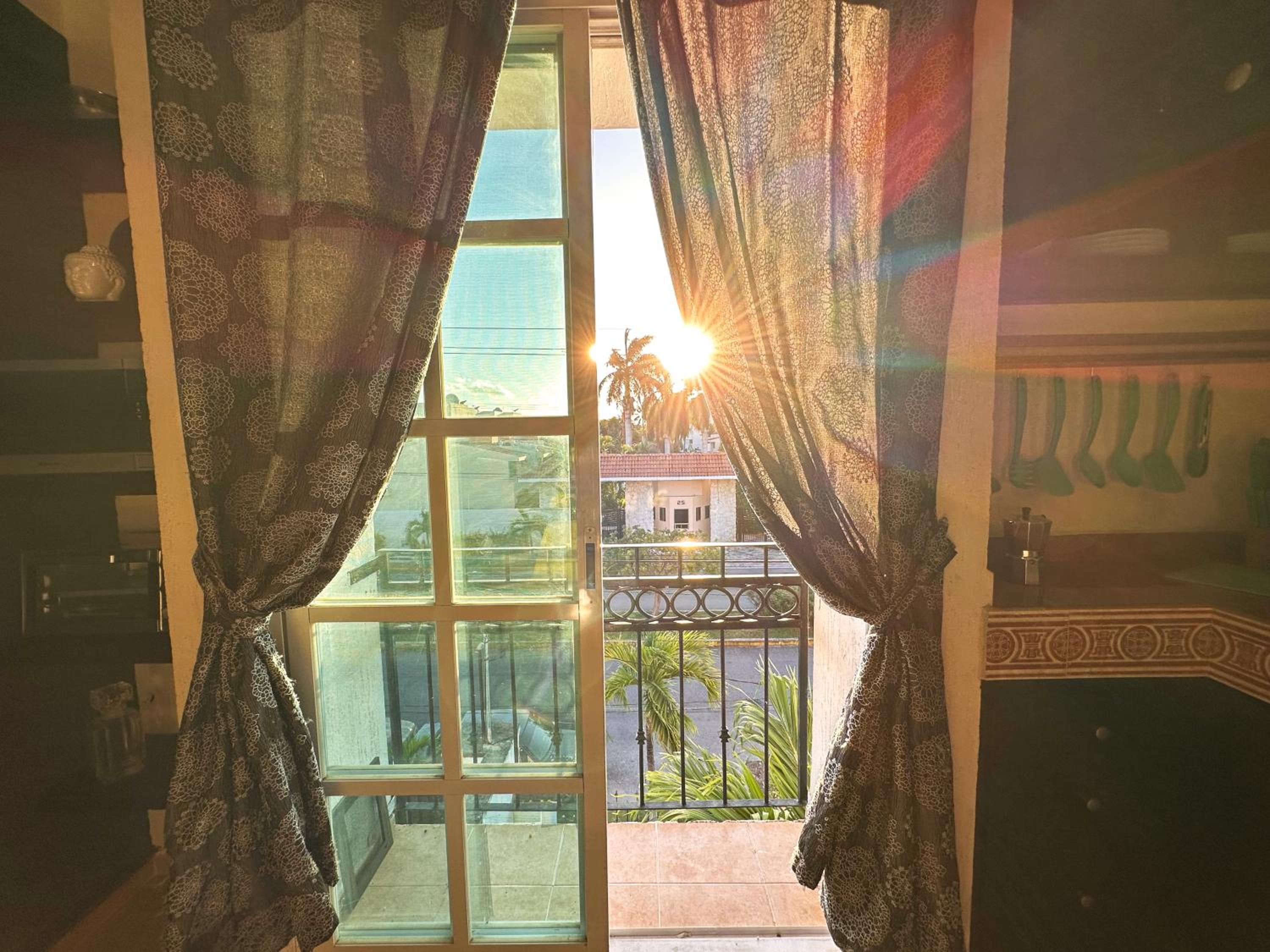 BEAUTIFUL & COZY NEAR BEACH Apartment Pool & KingSize Bed