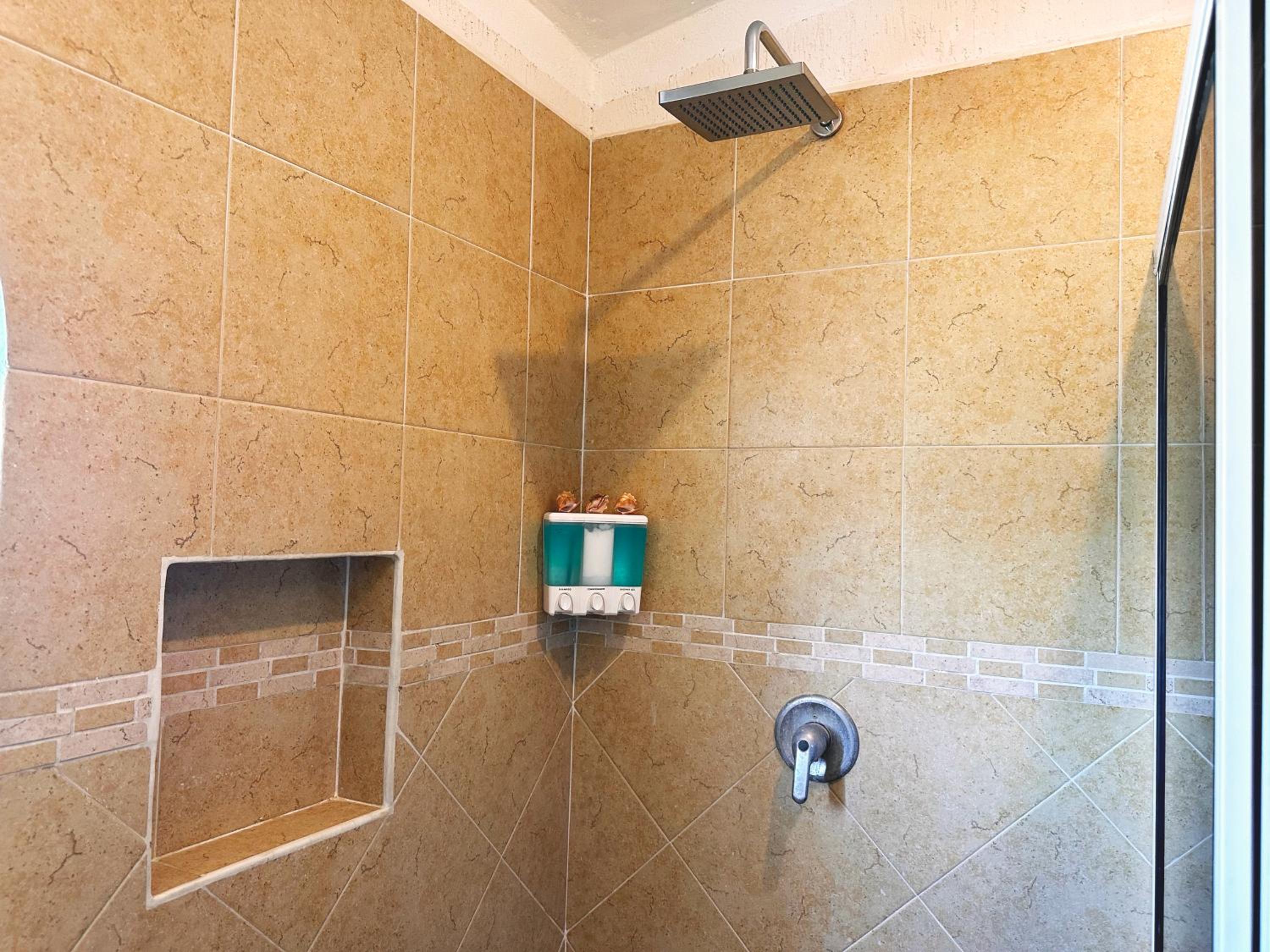 BEAUTIFUL & COZY NEAR BEACH Apartment Pool & KingSize Bed