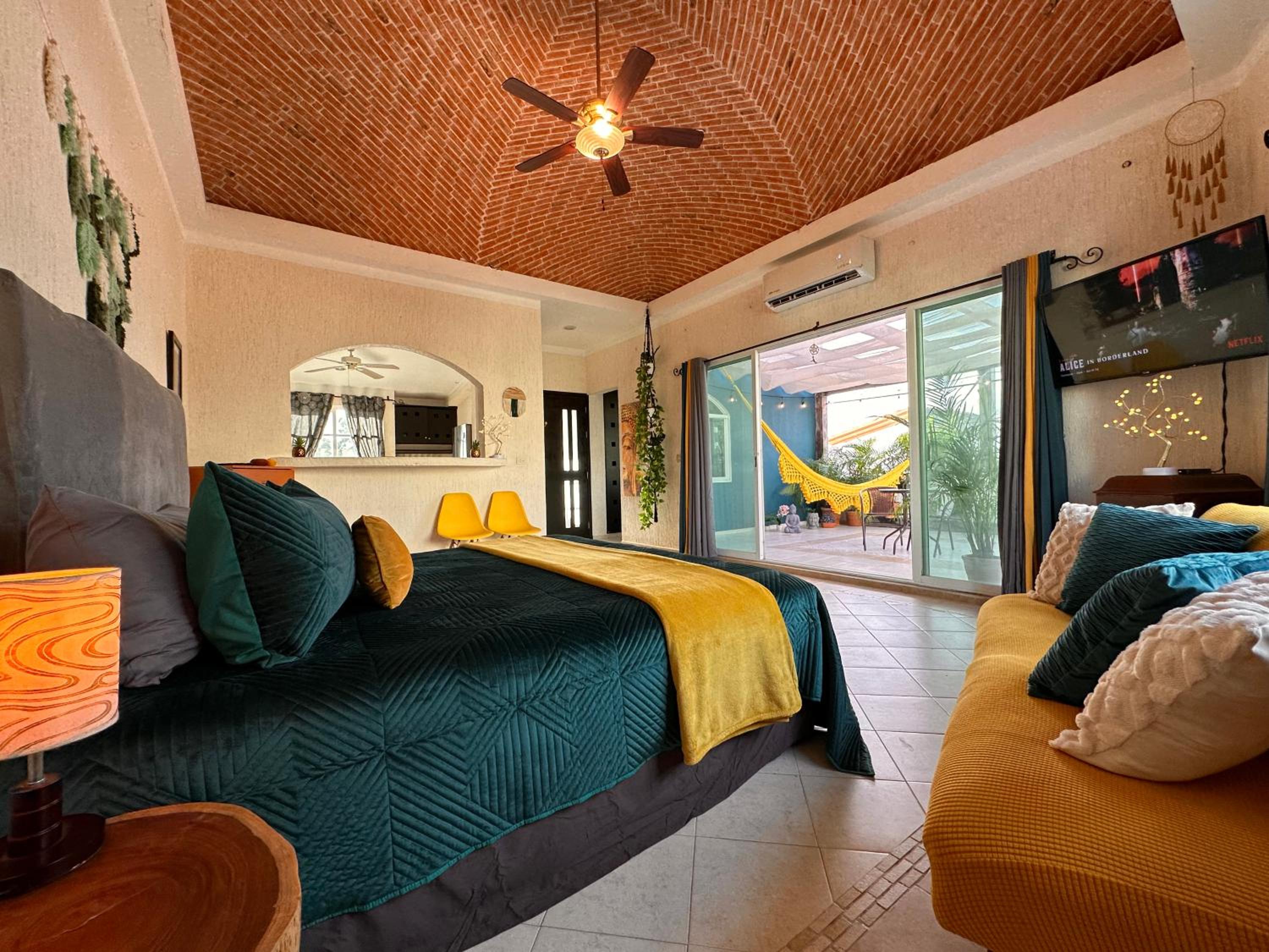 BEAUTIFUL & COZY NEAR BEACH Apartment Pool & KingSize Bed