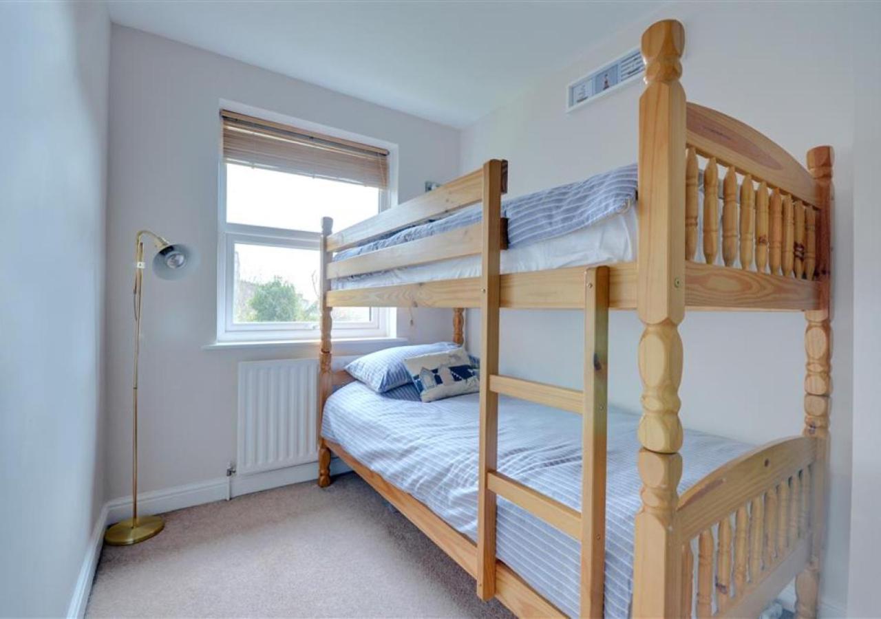 2 Bed in Whitby oc-w970b