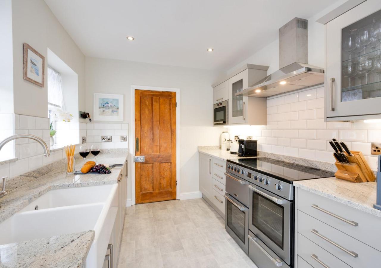 4 Bed in Whitby oc-w1030
