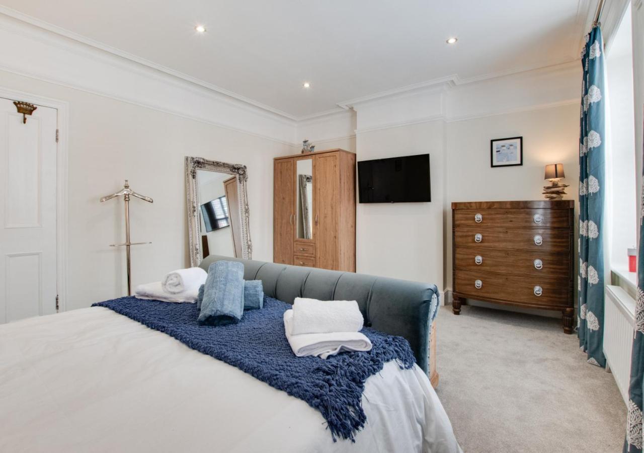4 Bed in Whitby oc-w1030