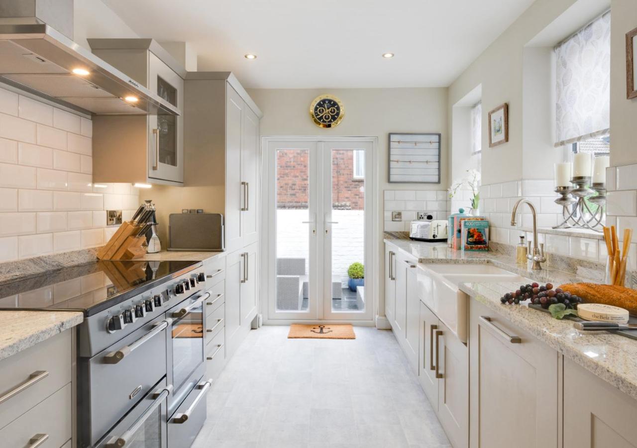 4 Bed in Whitby oc-w1030