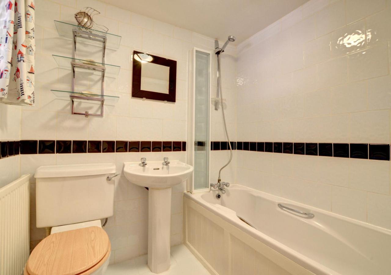1 Bed in Whitby oc-w427
