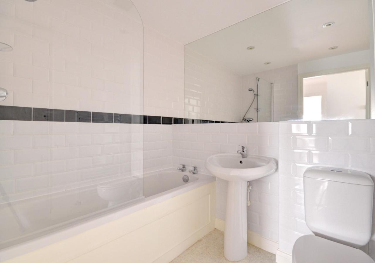 2 Bed in Whitby oc-w408