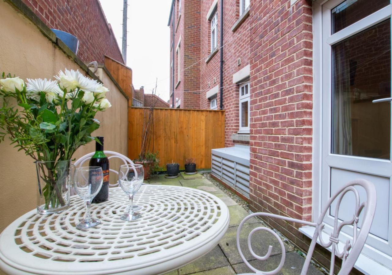 2 Bed in Whitby oc-w740