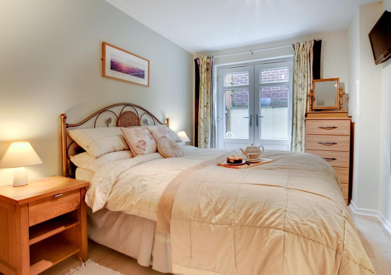 2 Bed in Whitby oc-w740