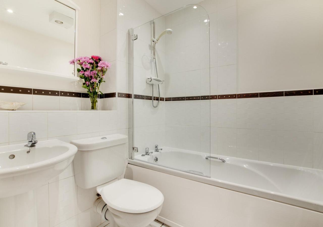 2 Bed in Whitby oc-w740