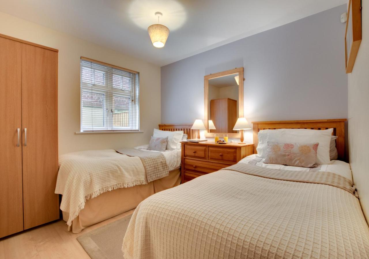 2 Bed in Whitby oc-w740