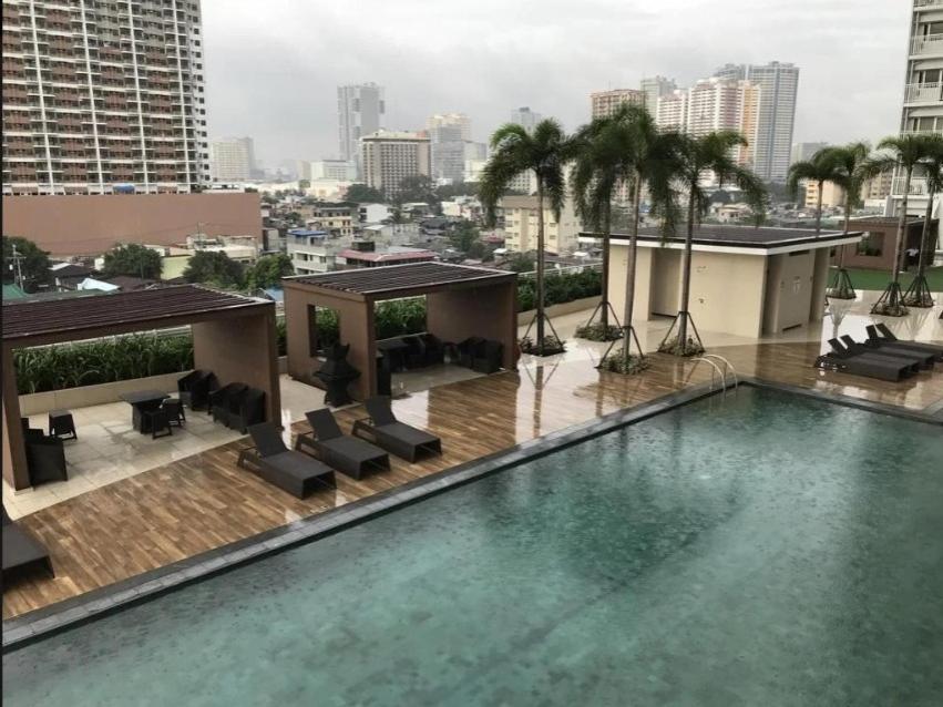 Breeze Residences - 1BR Unit with Balcony -Top Floor view 5