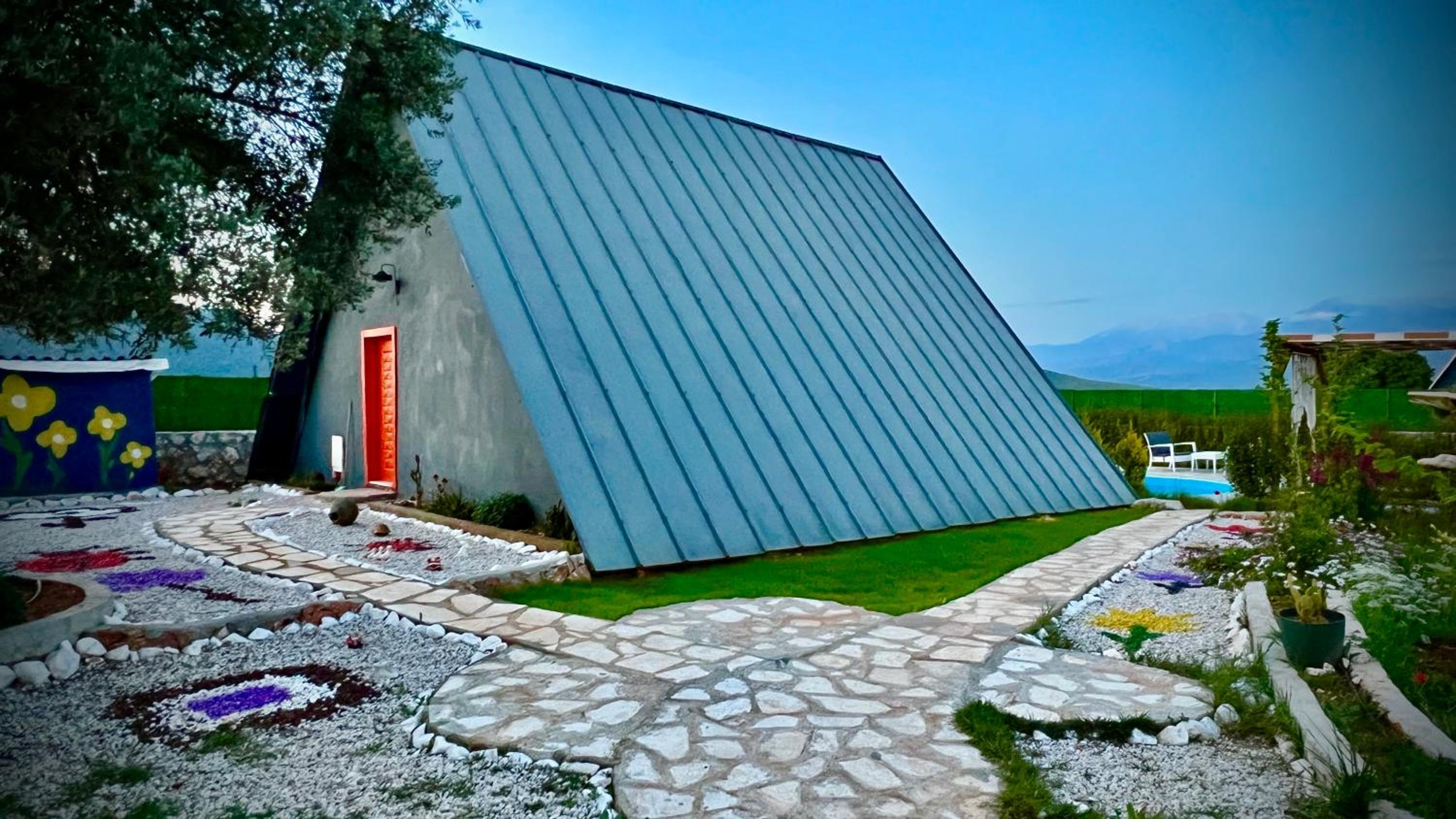 Hotel villa hidden paradise garden - Image 1