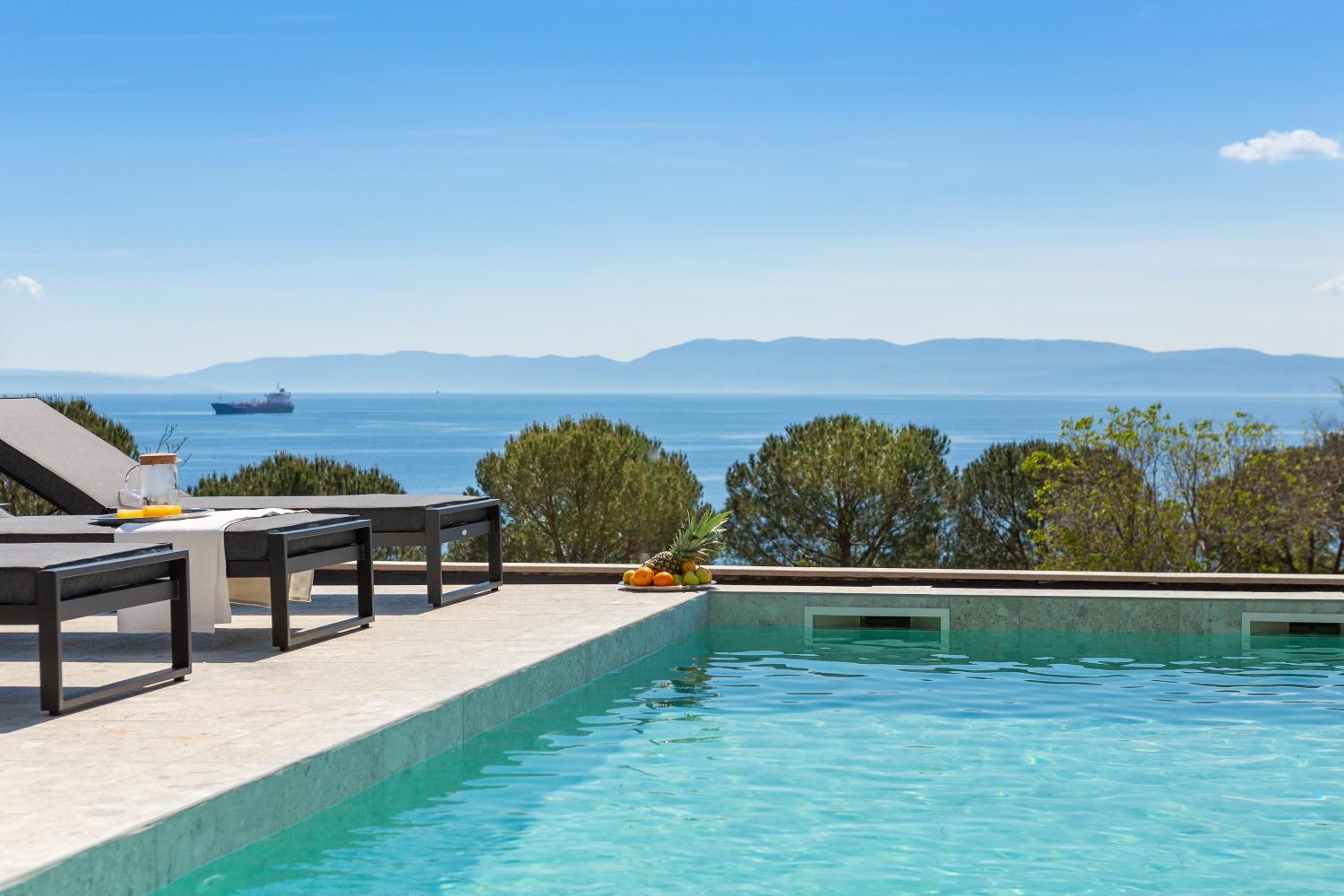 Luxury Villa Ole with Pool