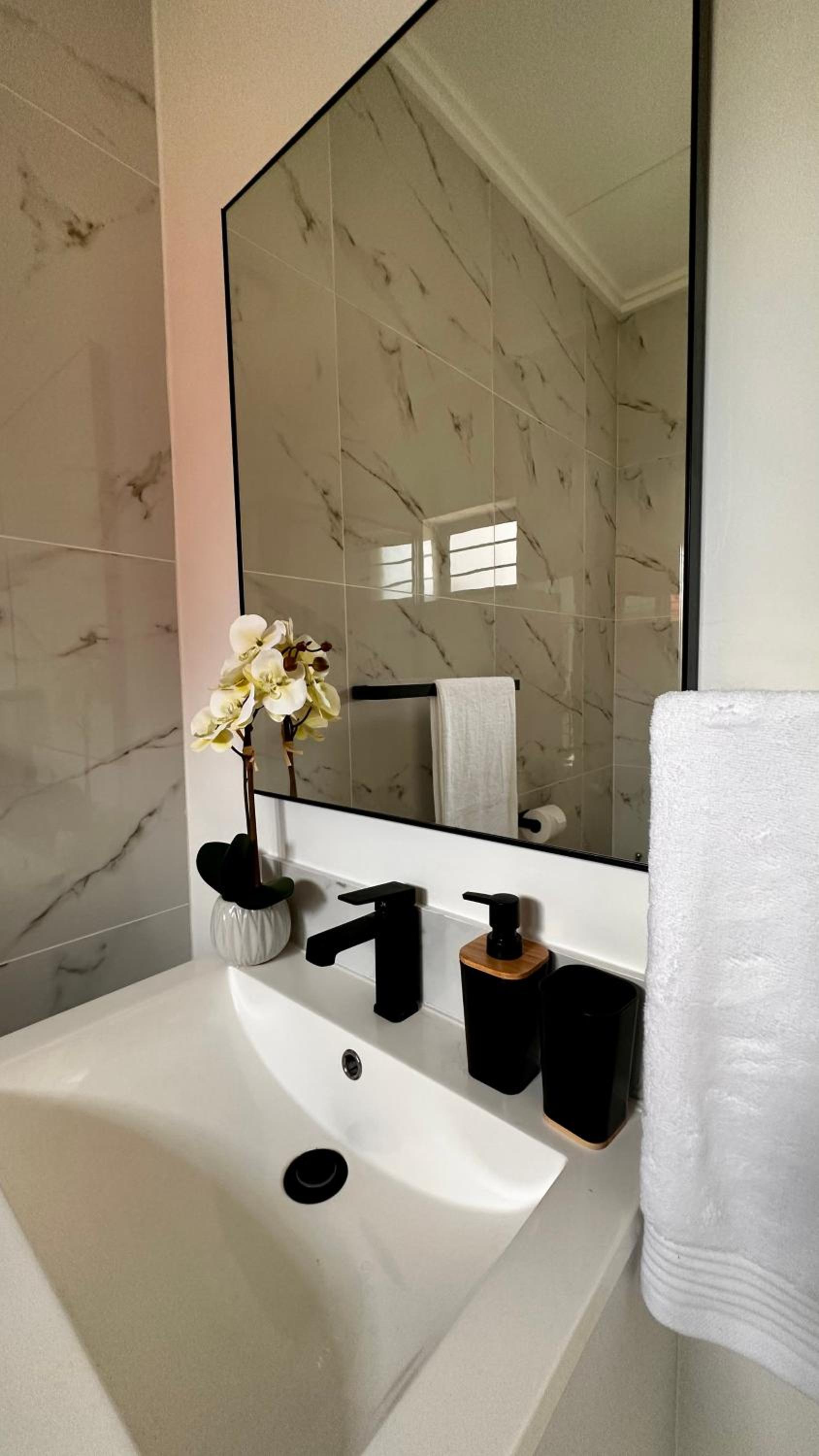 Stylish Executive Apartment with Power Backup