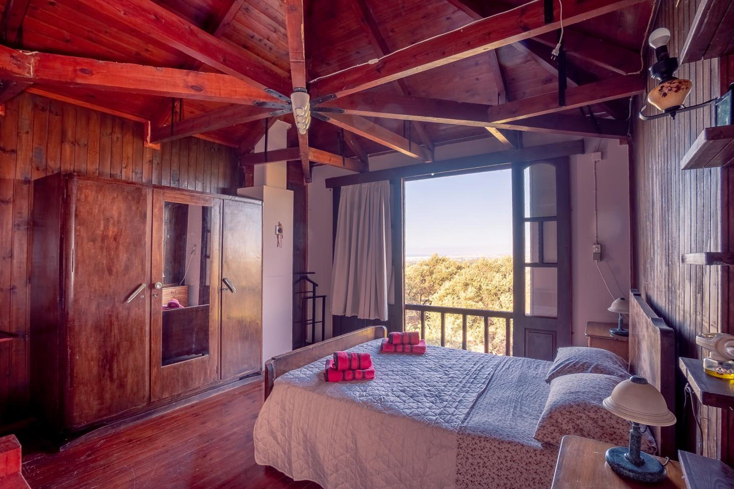 Rustic Retreat - Private Pool in Nature's Embrace