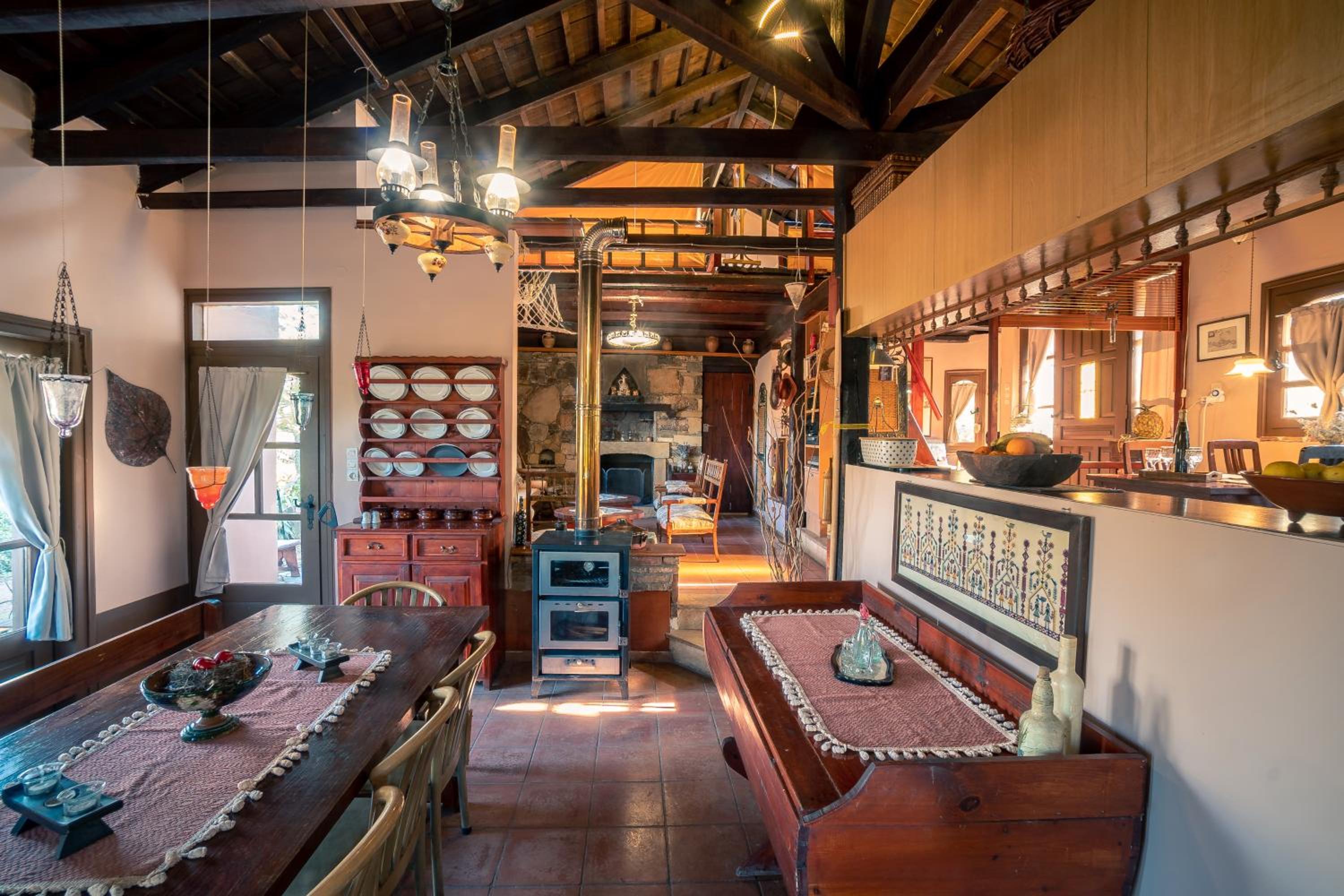 Rustic Retreat - Private Pool in Nature's Embrace