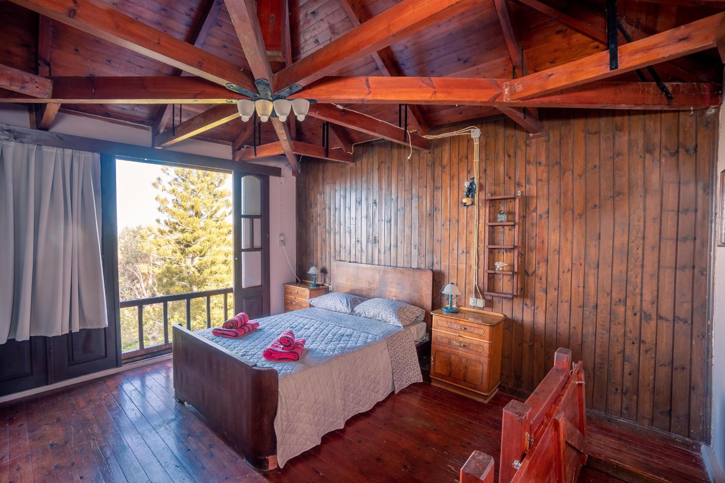 Rustic Retreat - Private Pool in Nature's Embrace
